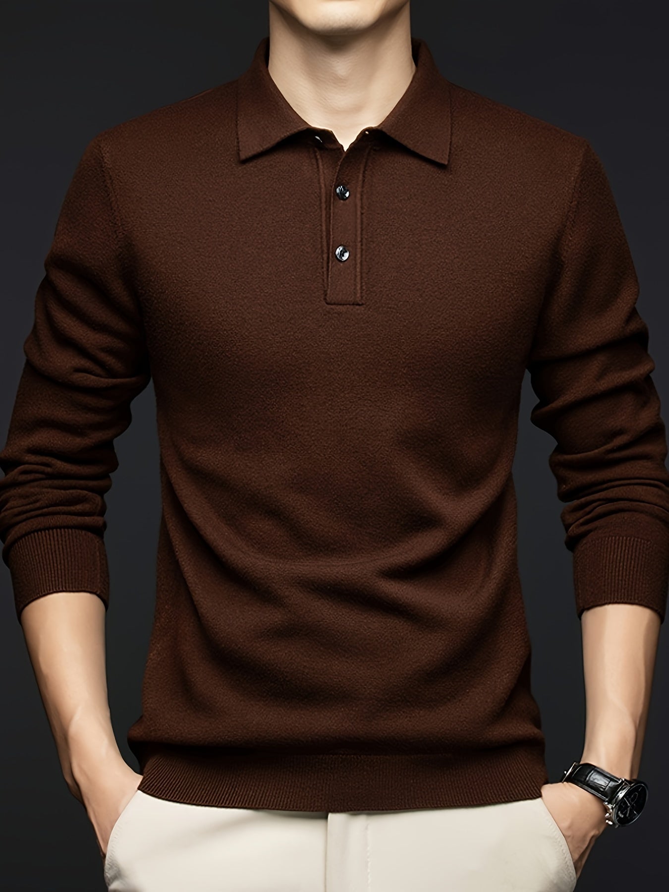 Qora jun aralashmasidan tayyorlangan sviter, kuz/qish uchun iliq. Klassik dizayn, qulay moslik, tasodifiy yoki golf kiyimlari uchun ideal.