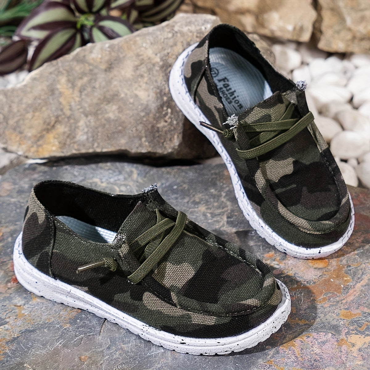 Qizlar uchun rang-barang slip-on loafers, yengil va qulay, ichki yoki tashqi muhitda yil davomida kiyish uchun sirpanmaydigan tagliklar bilan.