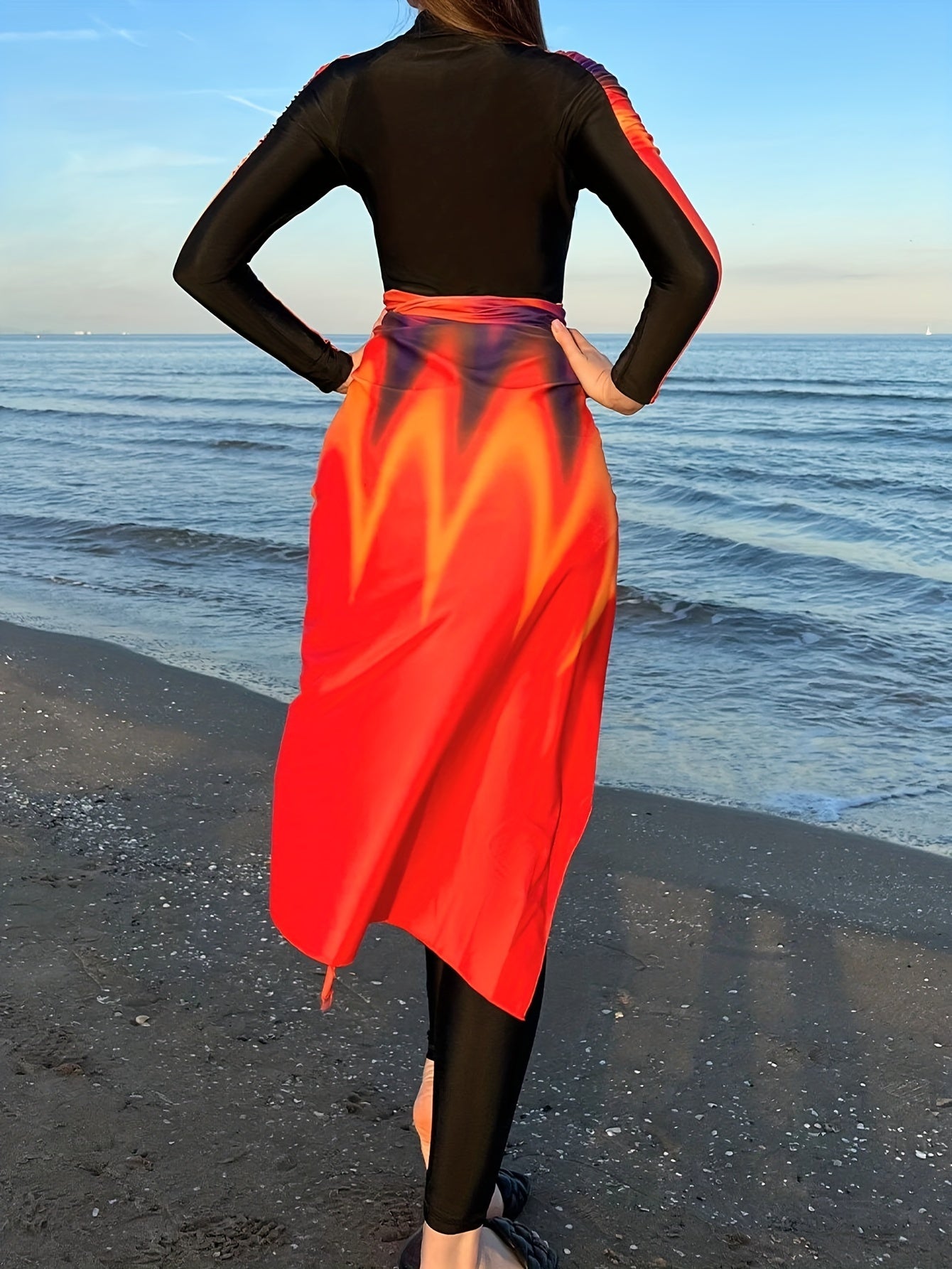 Ayollar uchun 3 qismli suzish kostyumi to'plami, olov naqshli, bir qismli suzish kostyumi va yopqich.