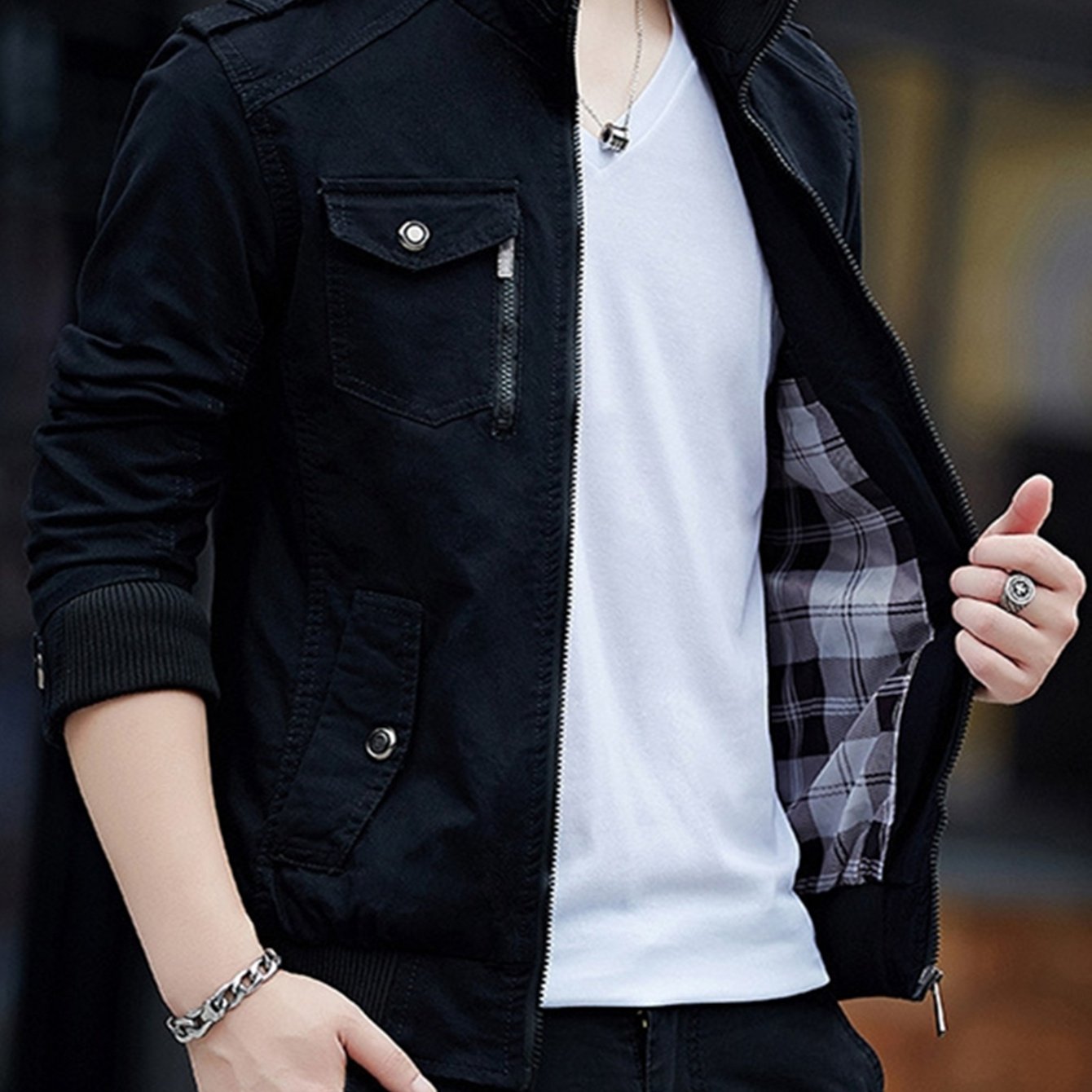 Erkaklar uchun bir rangli kargo jakketi, ko'p cho'ntakli dizayn, zamonaviy uzun qo'lqopli turli xil ko'ylak. Tashqi faoliyatlar uchun mukammal, ajoyib sovg'a bo'ladi.