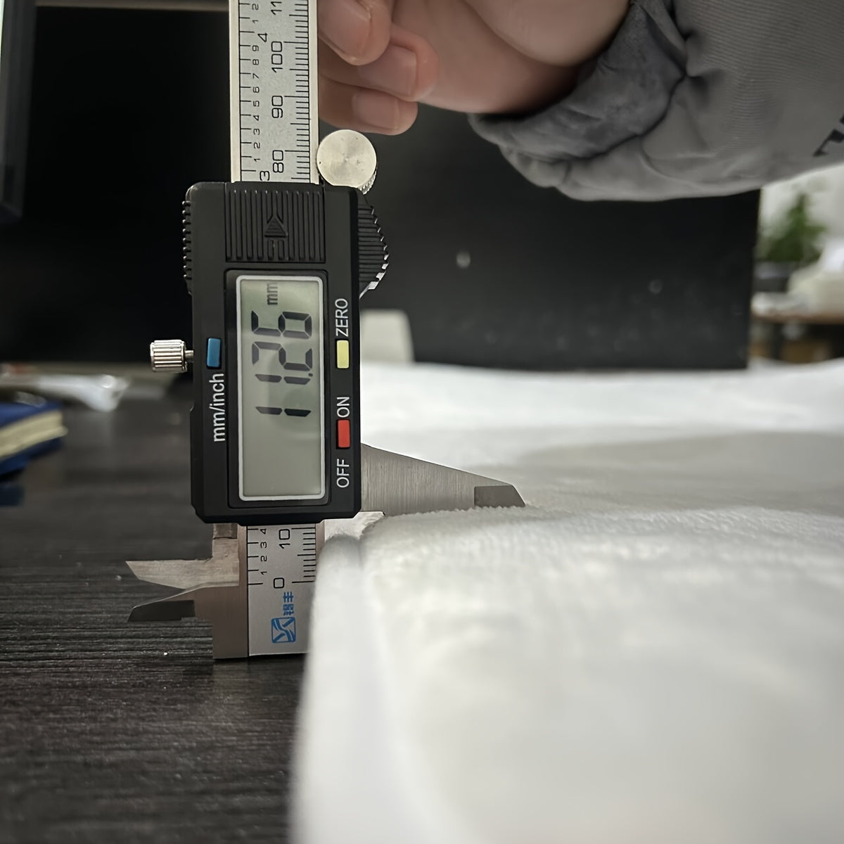 Zamonaviy kulrang yuguruvchi gilam, sirg‘almas, yuviladigan, kir yuvish uchun, oshxona, korridor