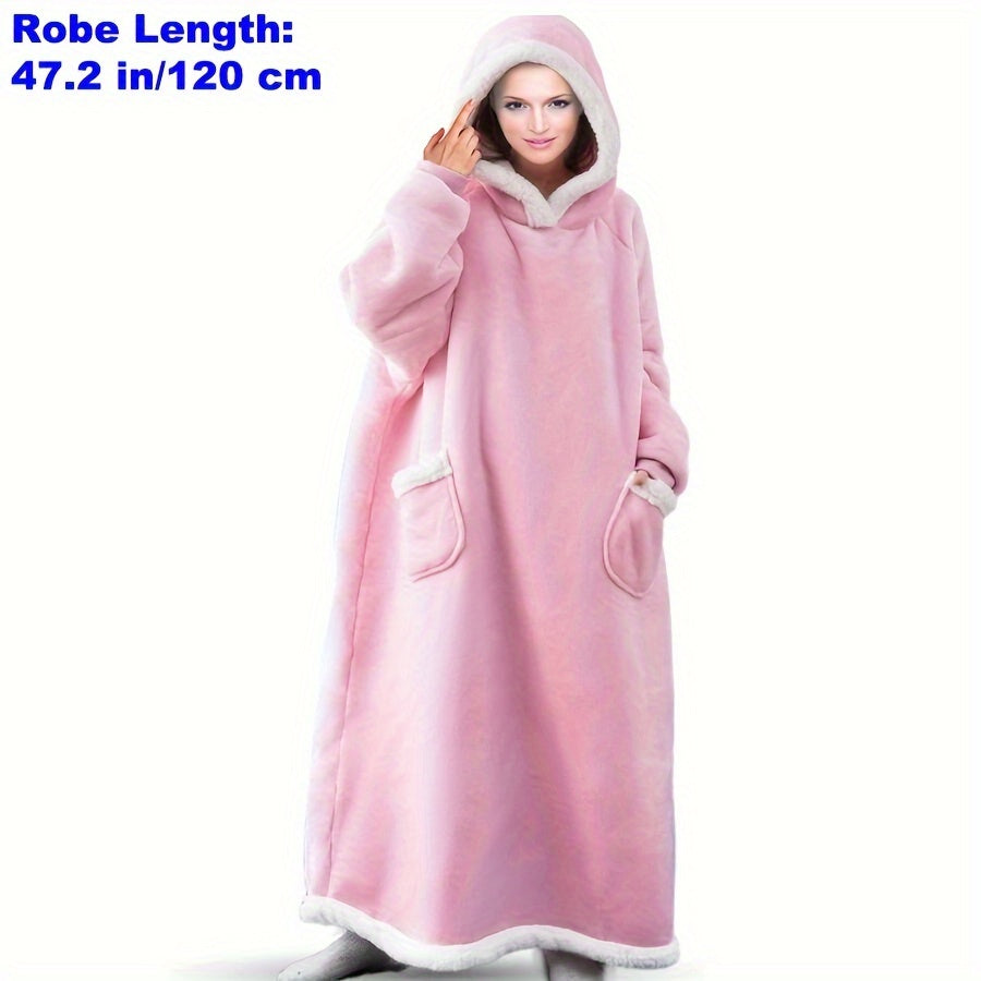 Ko‘k rangli kiyiladigan plash va oq junli chetki qoplama bilan, erkaklar va ayollar uchun uzoq, yumshoq ro‘ba