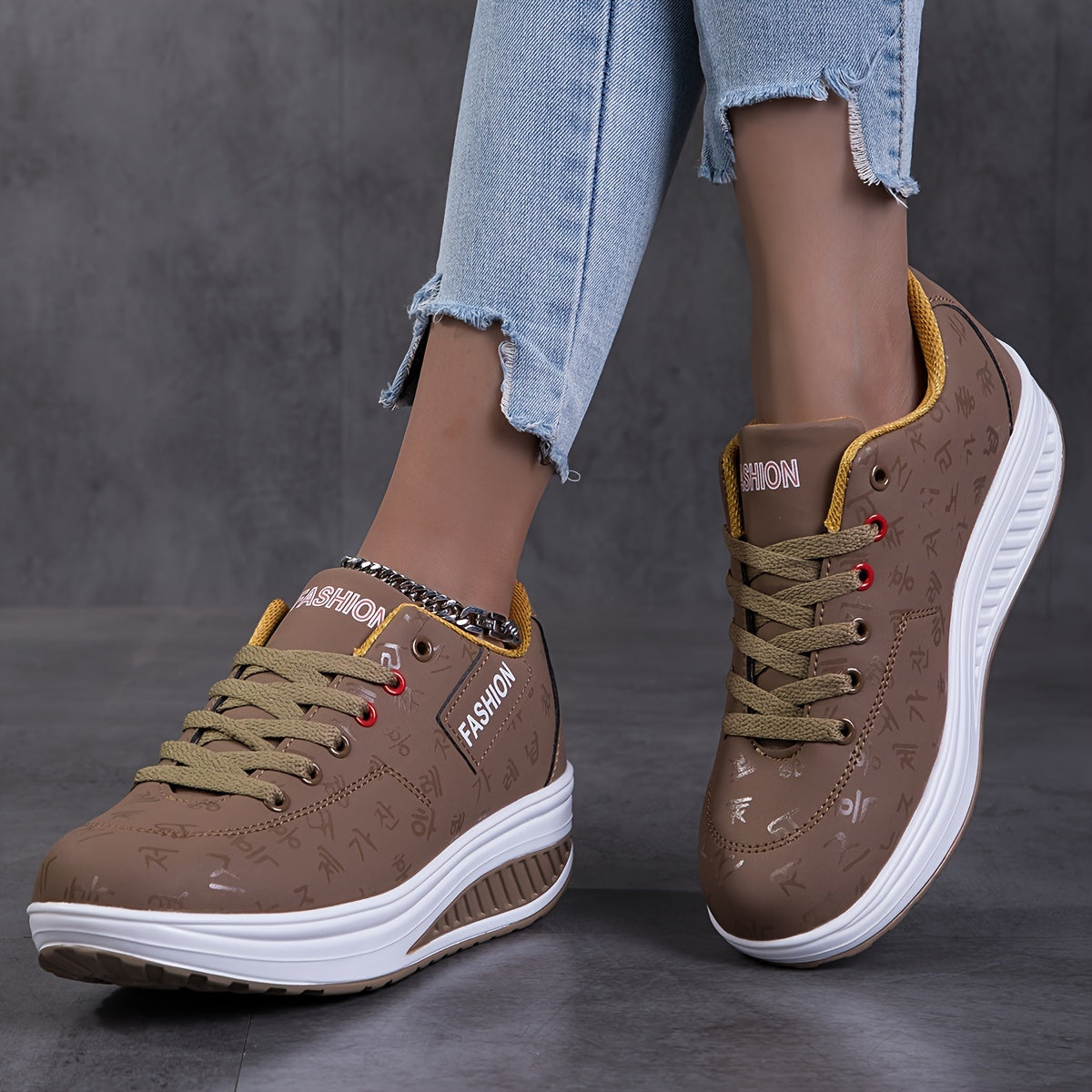 Ayollar uchun harf bosma Rocker sneakers, lentalar bilan platformali, kundalik poyabzal