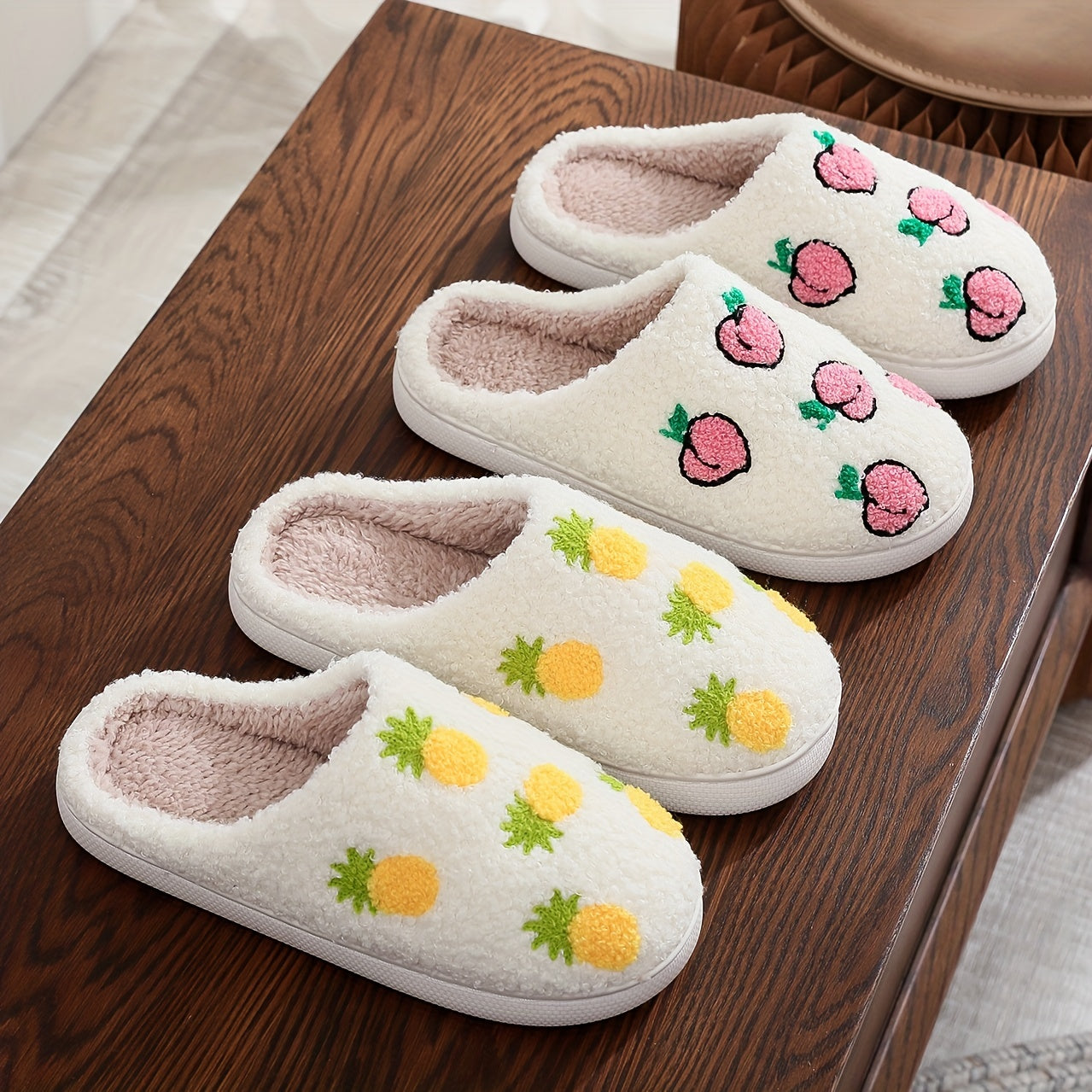 Ayollar uchun meva bilan bezatilgan yumshoq shlyapa, issiq qalin tagli qulay ichki poyabzal