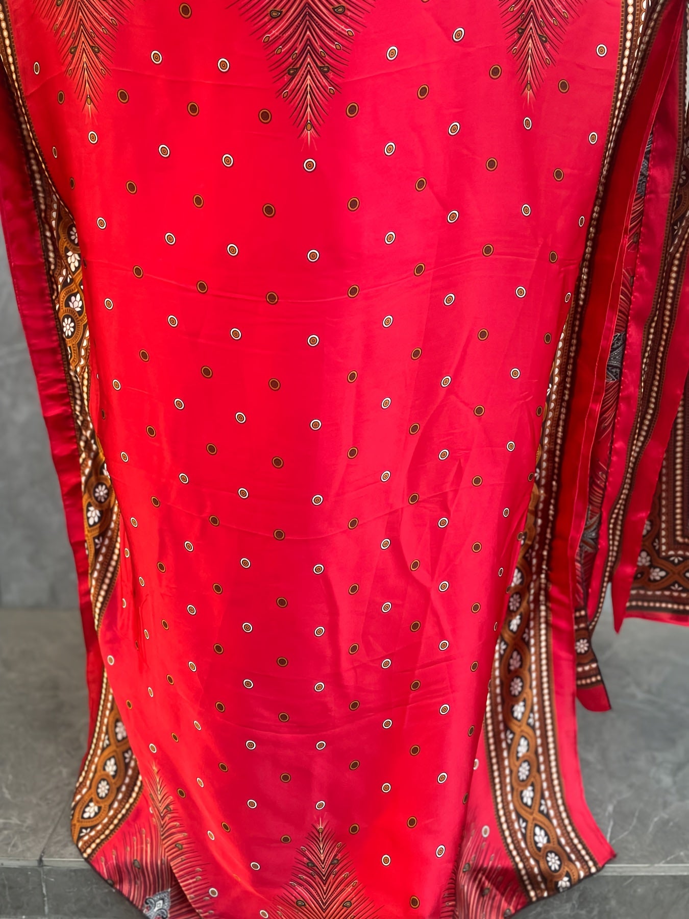 Платье макси для женщин больших размеров с геометрическим принтом, рукав-крыло и свободным кроем, красно-черное