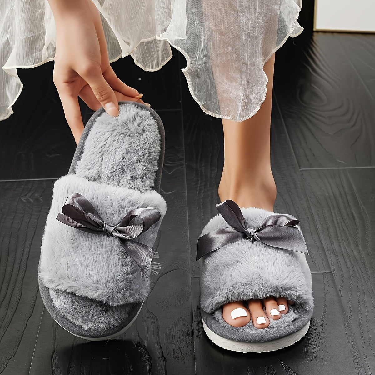 Women's Plus Size Plush Slippers with Bow, Comfort and Style