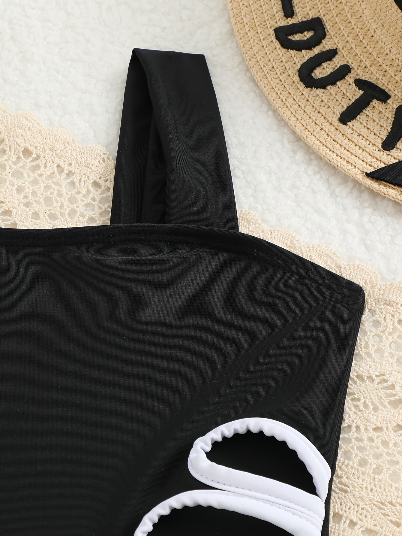 "Chic qizlar" bir parcha suzish kiyimi, bo'sh dizayni, keng kamarlar, qizlar uchun plyajda ideal.