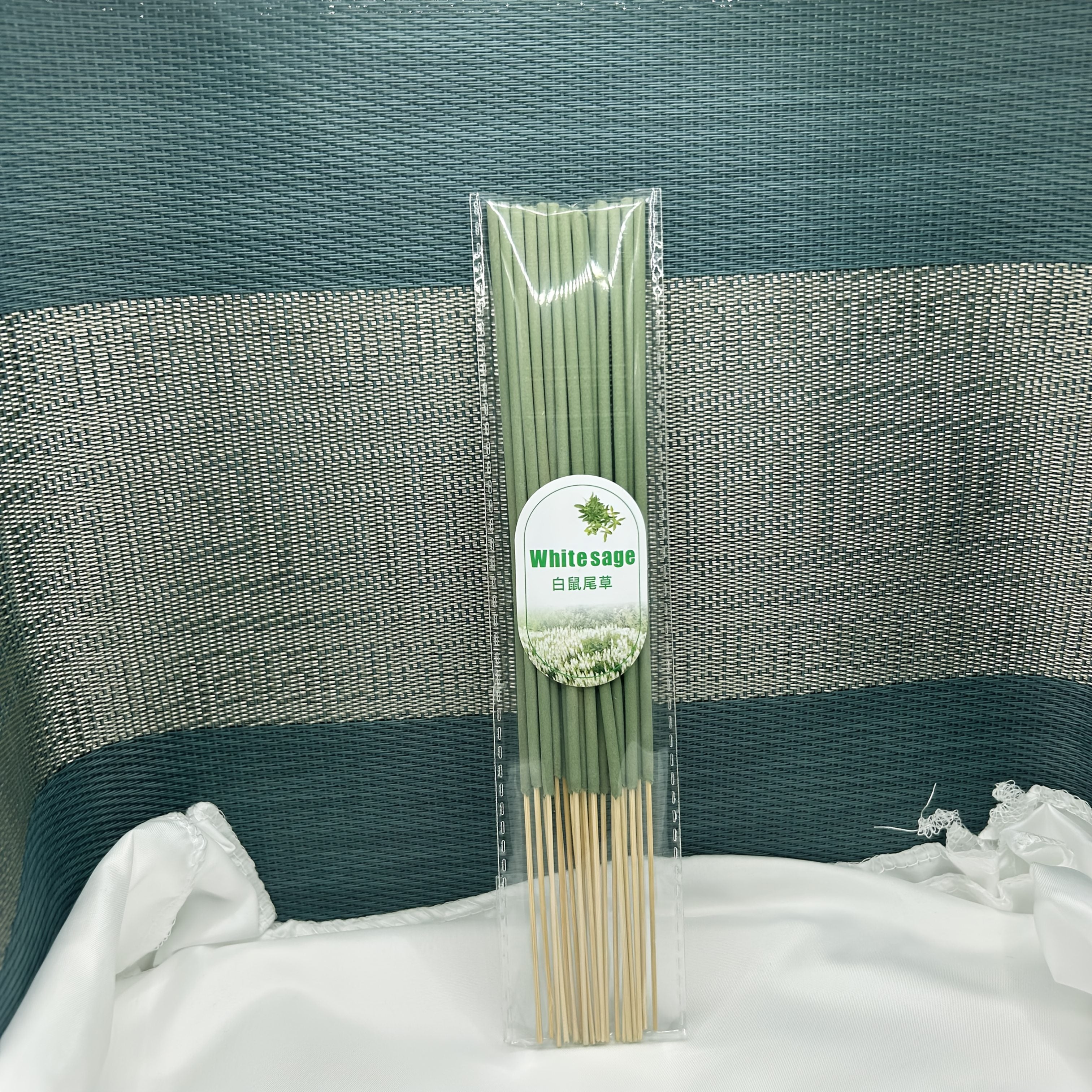 Exquisite Bamboo Incense Sticks 100 Pack for Meditation Yoga Relaxation
