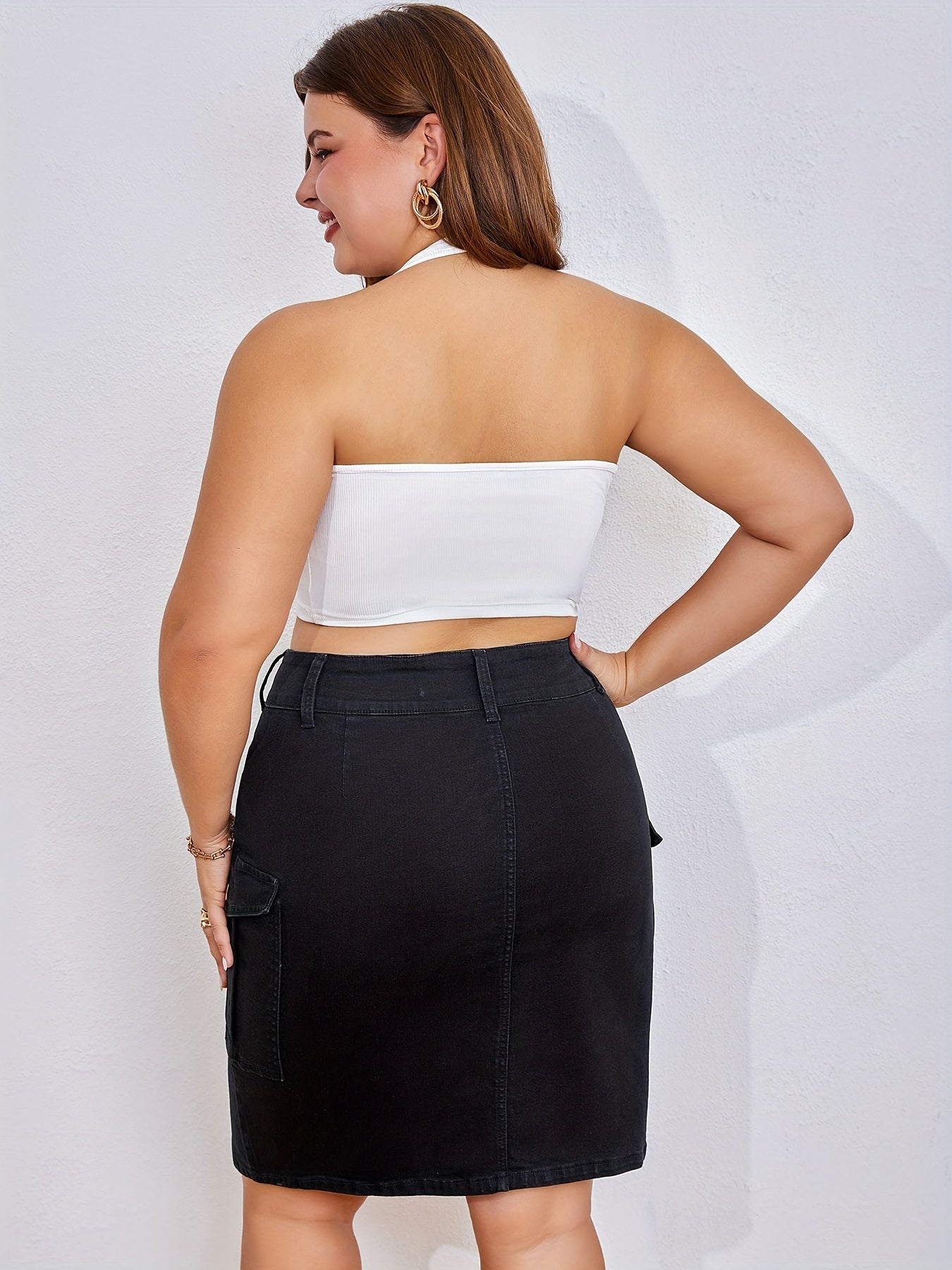 Ayollar uchun katta o'lchamli denim yubka, bir rangli, to'g'ri kesim, o'rtacha elastiklik, bahor, yoz, kuz uchun