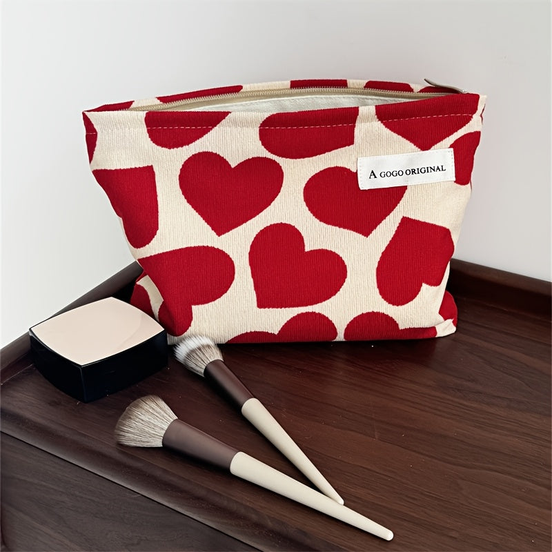 Ayollar uchun velvet qizil makup sumkasi. Sayohat uchun zarur bo'lgan buyumlar, teri parvarishi, kozmetika va boshqalarni saqlash uchun ideal. Tanga, lab bo'yog'i, makup cho'tkasi, lak va gigiena uchun bo'linmalarni o'z ichiga oladi.