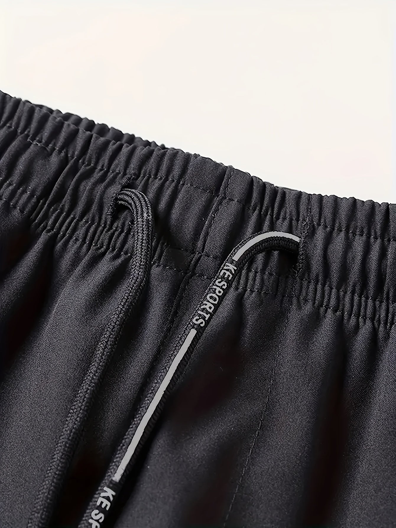 Erkaklar uchun yozgi sport shimlari, zip sumkalar bilan, tasodifiy tortish ipli uzun shimlar, 100% polyesterdan tayyorlangan, oddiy moslashuv, o'rtacha bel, bir xil rang, to'qilgan mato, 110g/m², ochiq havoda foydalanish uchun ideal.