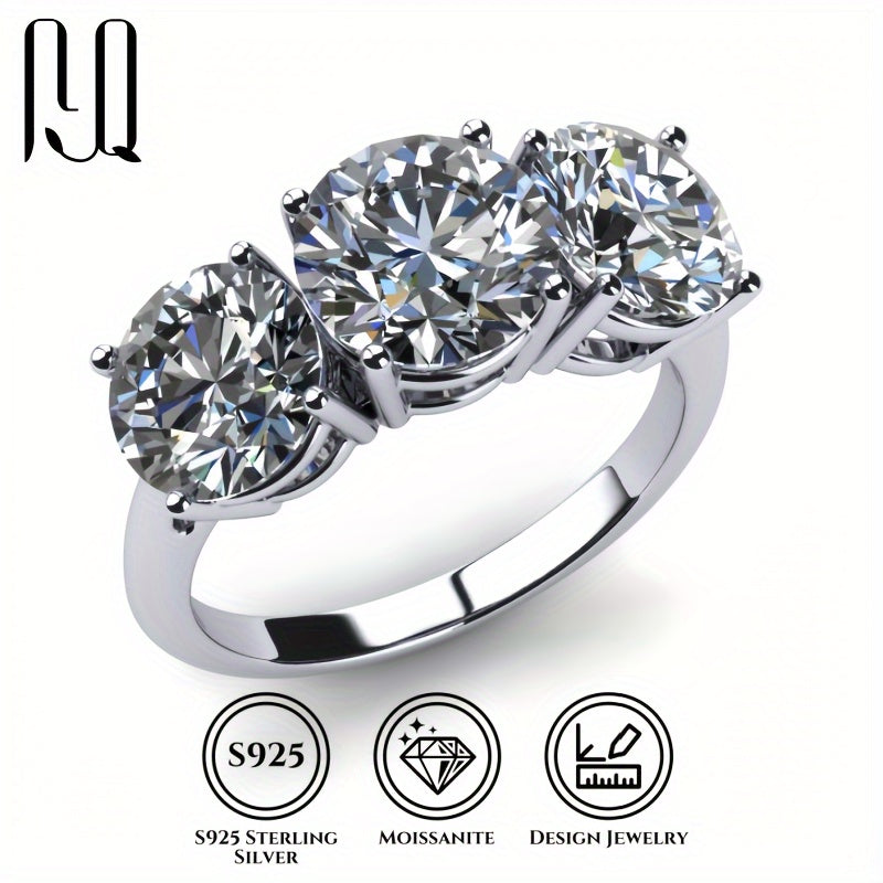 Ushbu nafis va hashamatli uch toshli uzuk 4 karat Moissanite bilan 925 Sterling Silverda o'rnatilgan. Bu har kuni kiyish, takliflar, tug'ilgan kunlar, yubileylar yoki har qanday maxsus tadbirlar uchun mukammal aksessuar. Uning nafis va porloq uslubi...