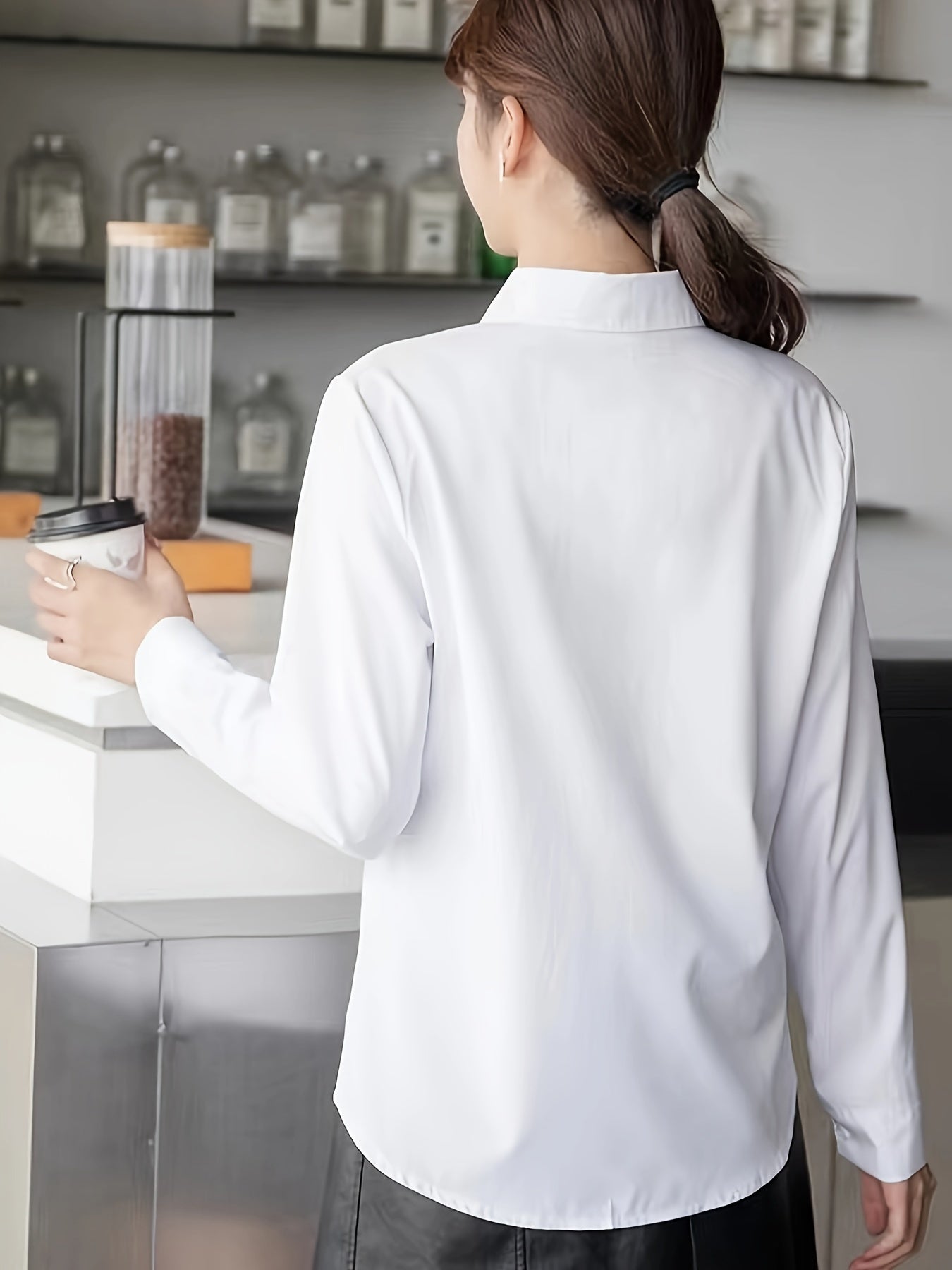 Camisa de mujer de poliéster sólido con botones para oficina y trabajo