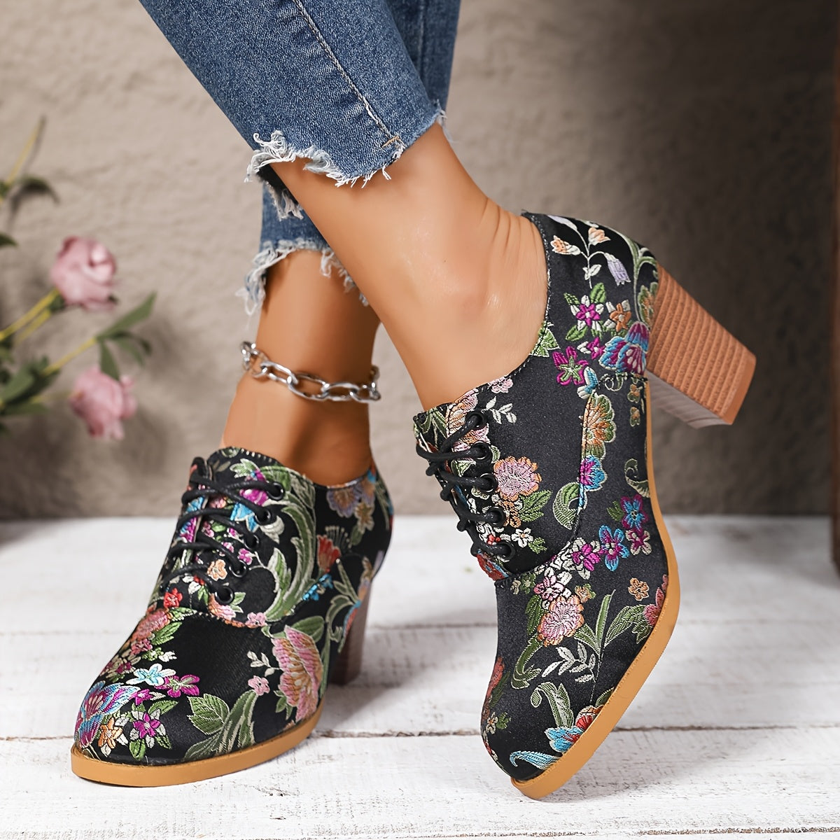 Ayollar uchun Bohemiy gul naqshli baland poshnali qattiq platformali poyabzal Qizil qora pushti sariq