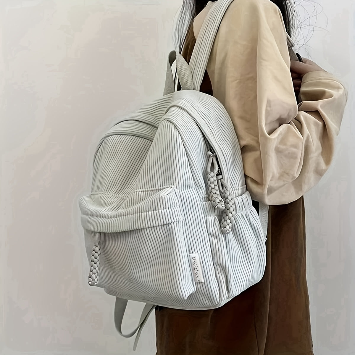 Ayollar uchun tasodifiy korduroy rucksack - yengil, zip yopilishi va sozlanadigan yelka tasmalari bilan