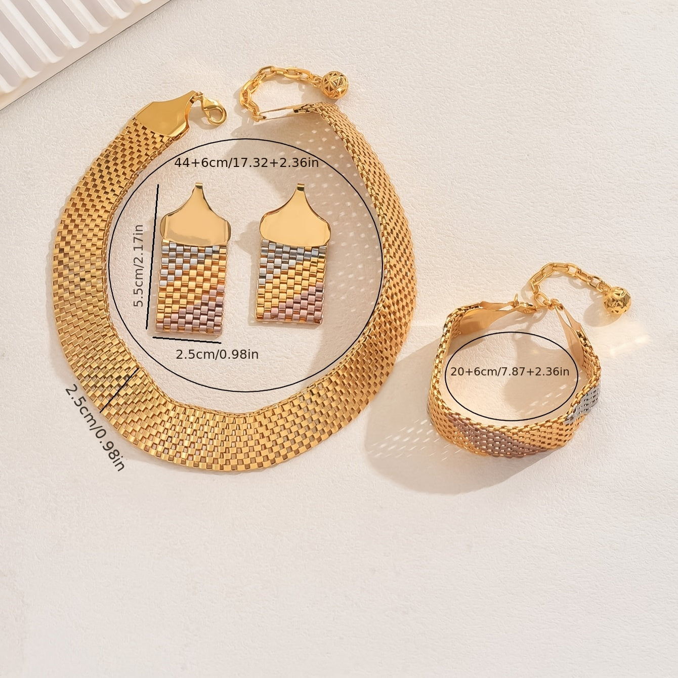 Ayollar uchun vintage oltin bilan qoplangan zargarlik buyumlari to'plami: taqinchoq, sirg'alar, bilaguzuklar, to'ylar va Ramazon uchun