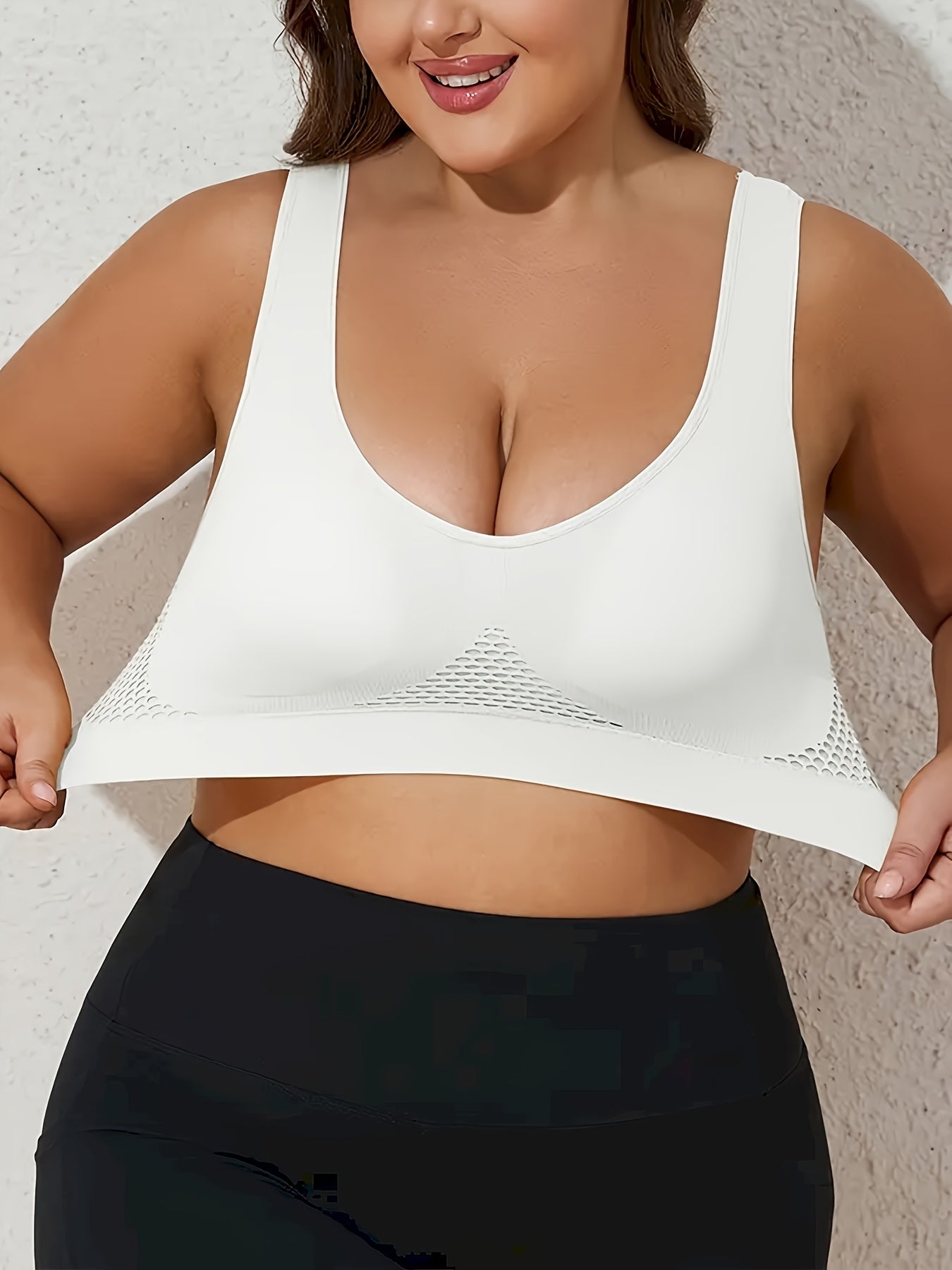 Women Plus Size Sports Bra Wire-Free Padded Mesh Breathable Yoga Running Top