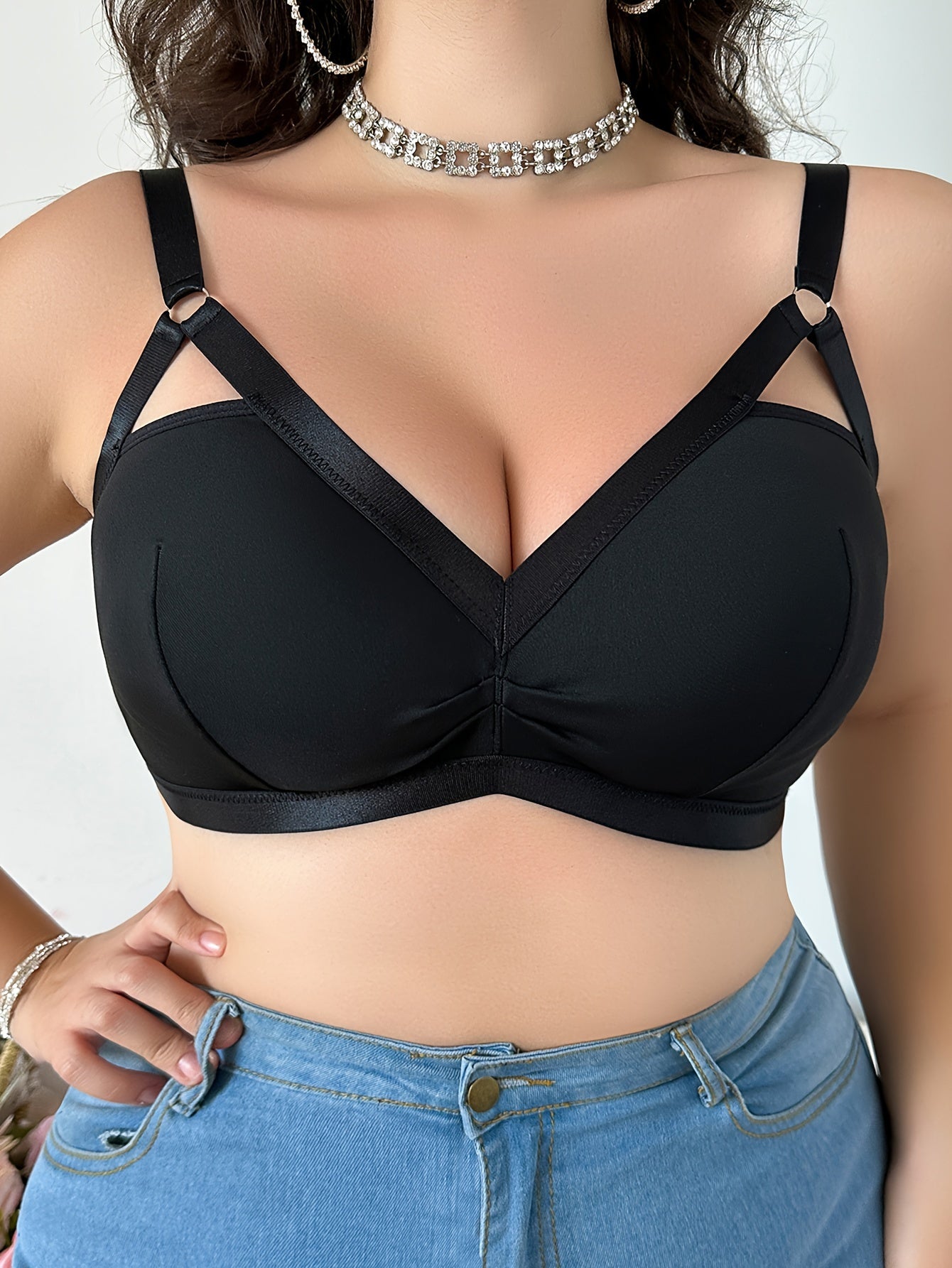 Plus Size Polyester Knit V-Neck Bralette Solid Color Wireless Pullover