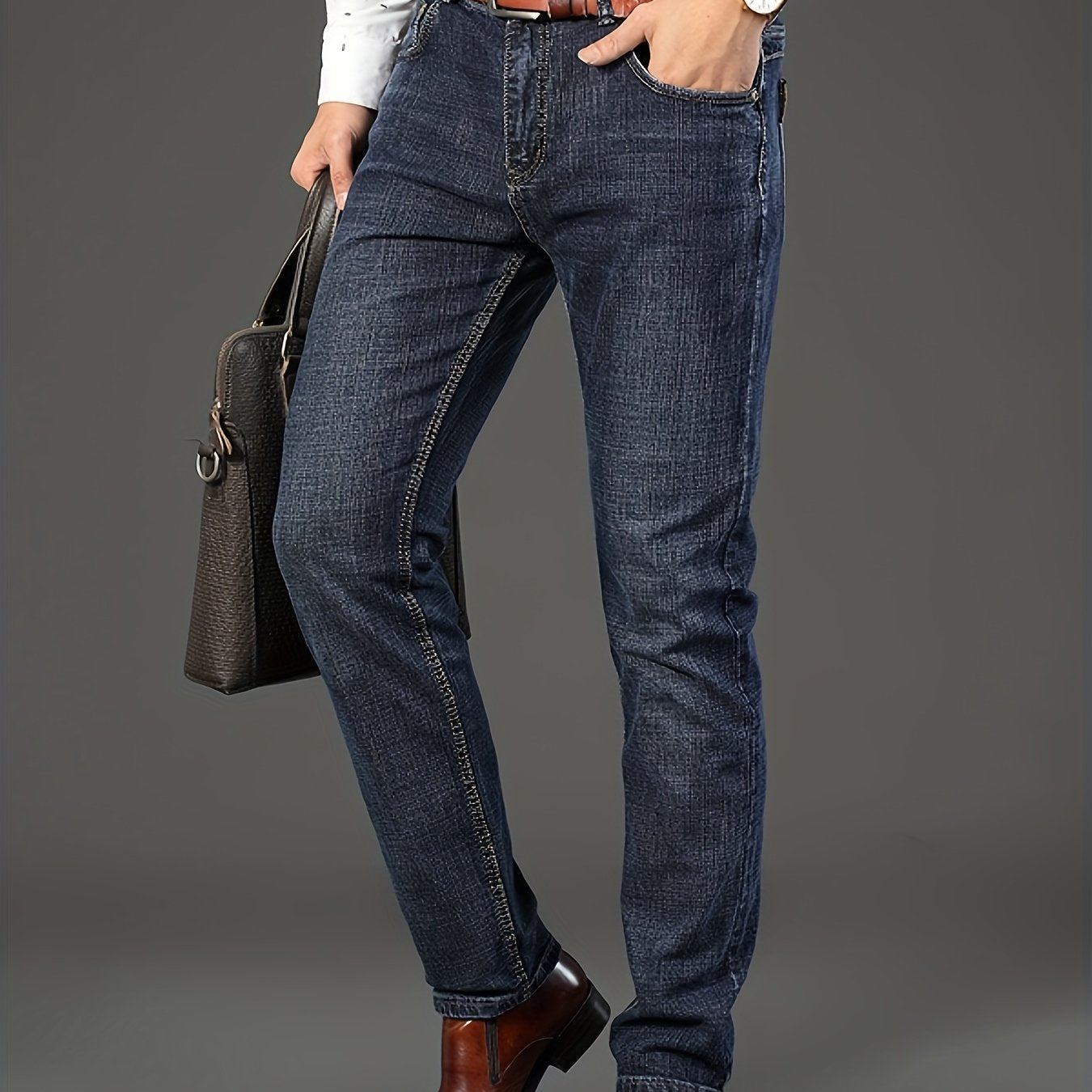 Erkaklar uchun bir xil rangdagi paxta aralash jinsilar, oddiy kesim, biroz cho'ziluvchan va to'qilgan mato, kuz/qish mavsumi uchun mukammal, katta o'lchamda.