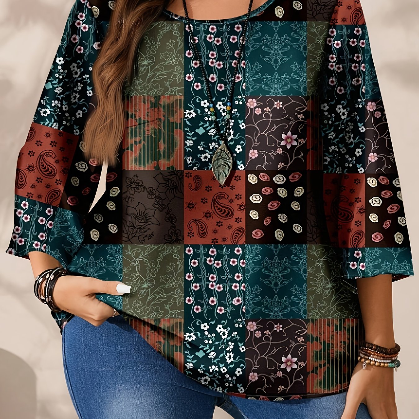 Plus o'lchamli ayollar uchun gul bosma linen bluzka, rang blok va 3/4 uzunlikdagi ko'krak qismlari bilan
