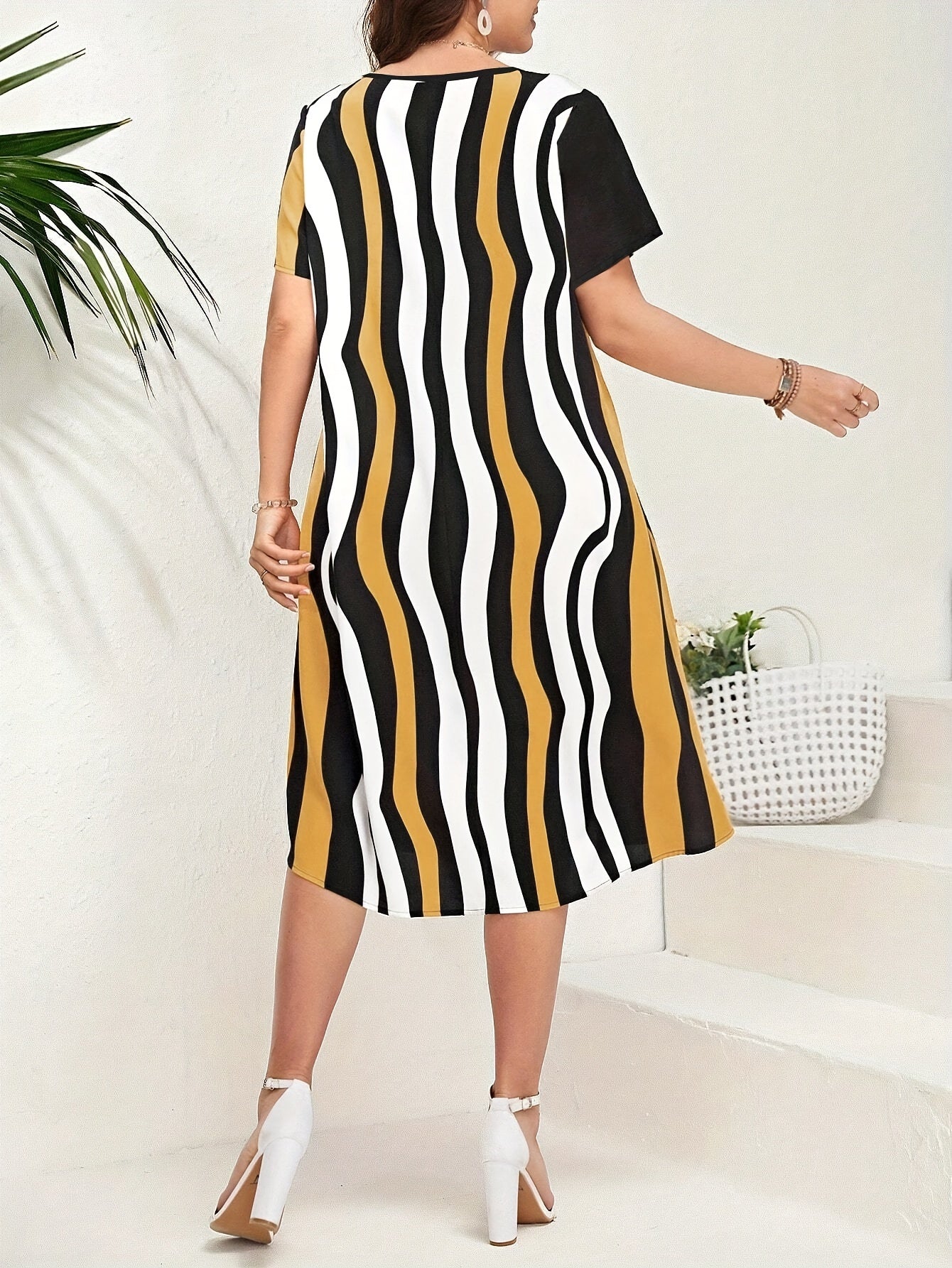 Plus Size Wavy Stripe Color Block Dress with Short Sleeves Notched Neck for Spring Summer