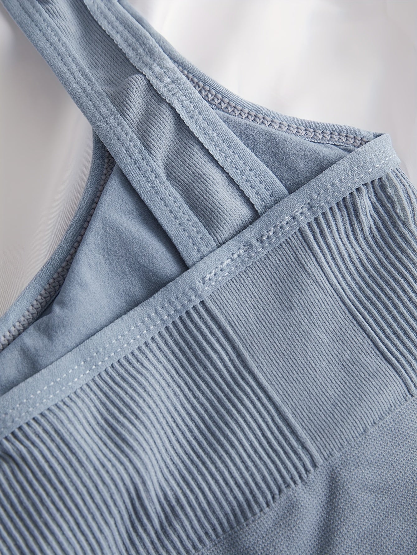 6 надежных беспроводных спортивных бюстгальтеров для женщин, идеальных для бега и тренировок, с комфортным и дышащим дизайном.