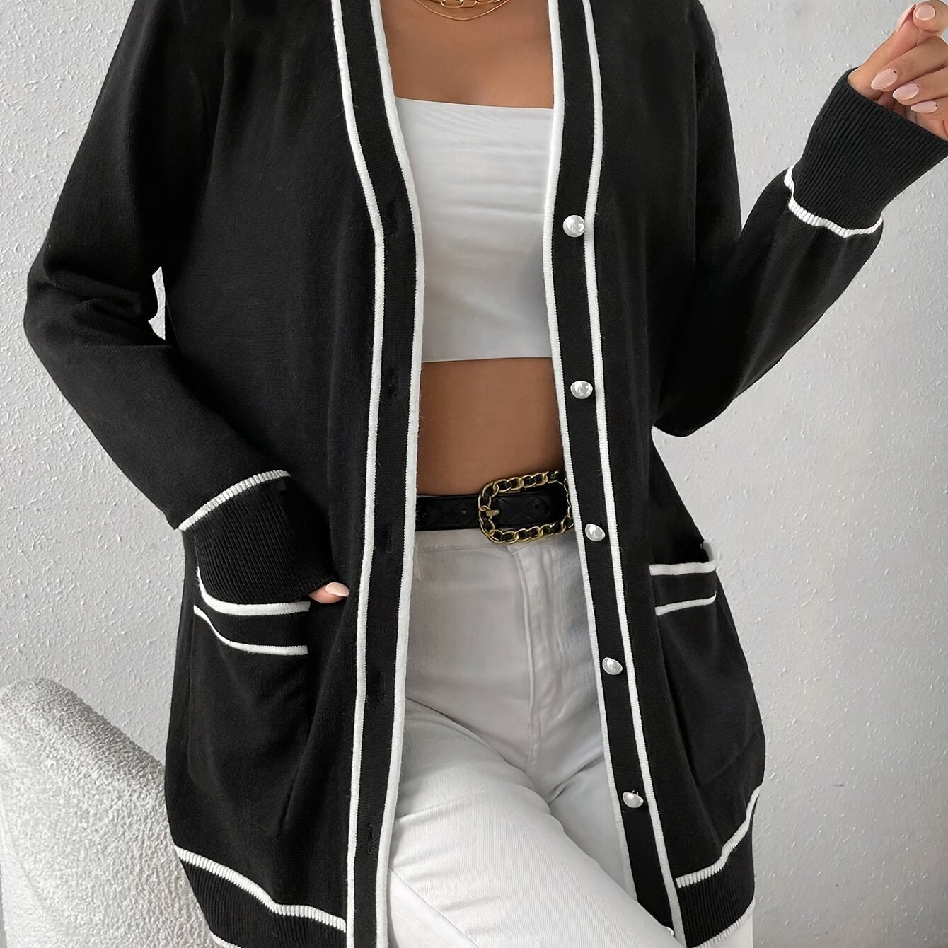 Cárdigan de mujer talla grande en negro y blanco con botones de perlas