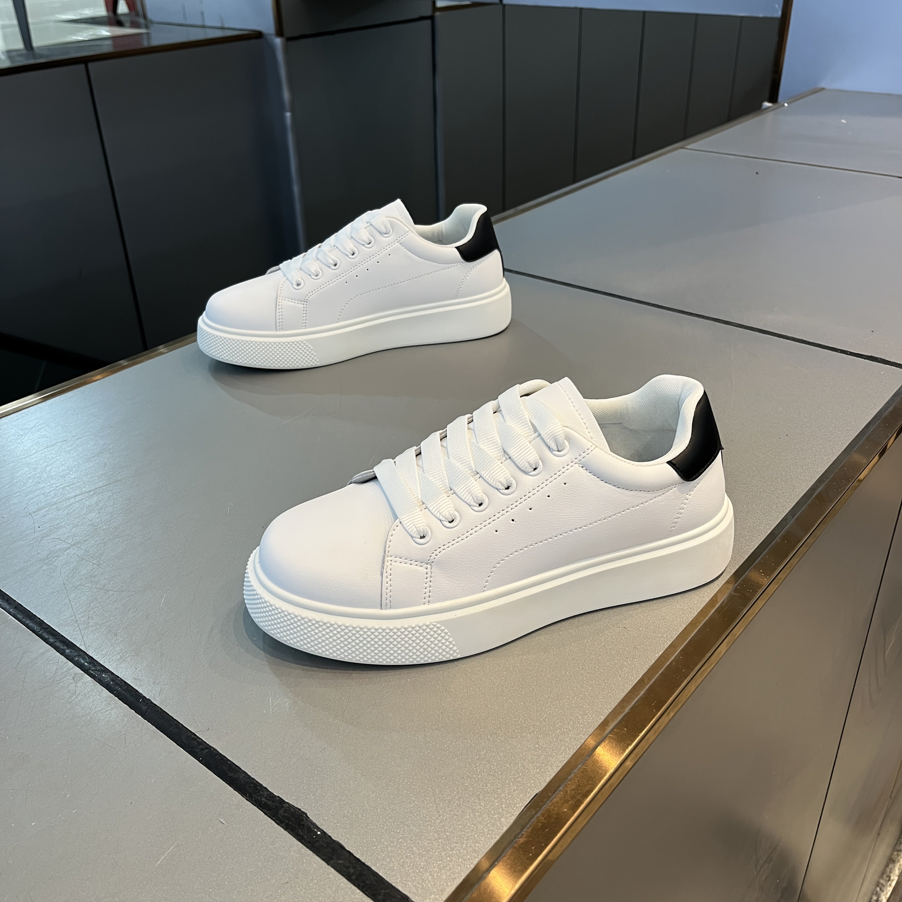 Мужские кроссовки-скейт с однотонной шнуровкой и нескользящей подошвой из ПВХ для прогулок в любое время года