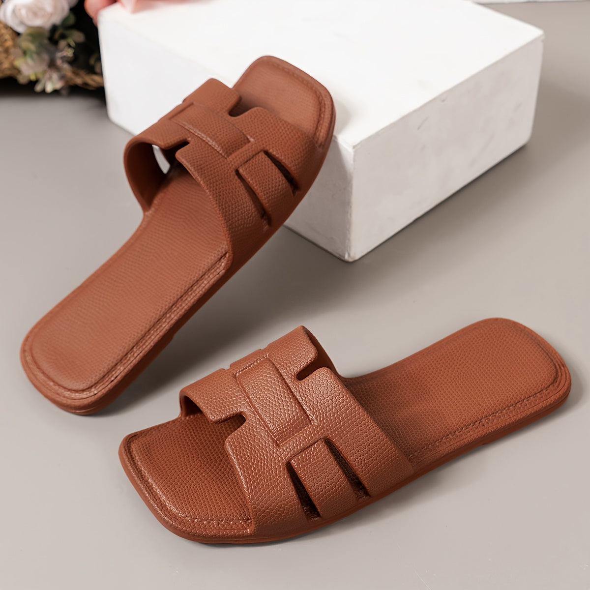 Women's Summer Casual Solid Color Square Toe Flat Sandals for Beach Pool Indoor Outdoor