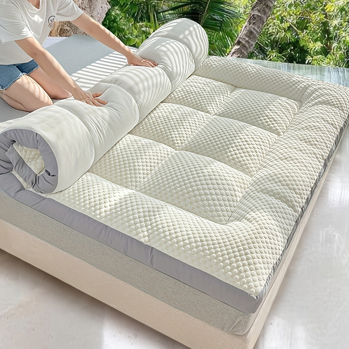 White Ultra-Soft Mattress Pad with 3D Particle Design Breathable Fluffy All Seasons
