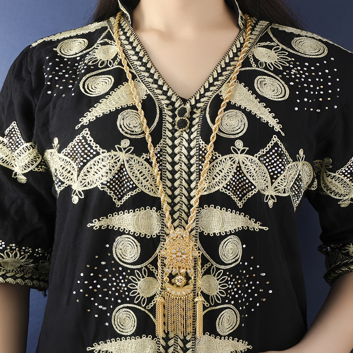 Удивительное длинное ожерелье в винтажном стиле с ослепительным кулоном из страз в виде кисточки - идеально подходит для свадебной и праздничной одежды.