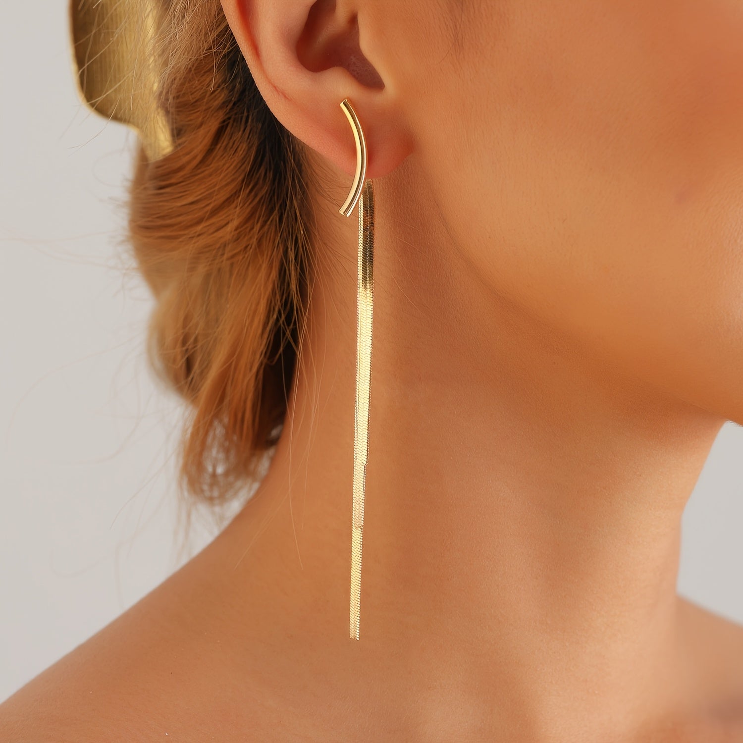 Zarif Vintage Ilhomlangan Uzoq Ilon Suyak Qulflari - 2 ta to'plam, UV Qoplangan Qotishma va Noxush Po'latdan Yasalgan, Kundalik Kiymak va Bayramlar Uchun Mukammal, Yupqa va Sovuq Usulda, Qo'shimcha Zariflik Uchun Quloq Qulflari Bilan.