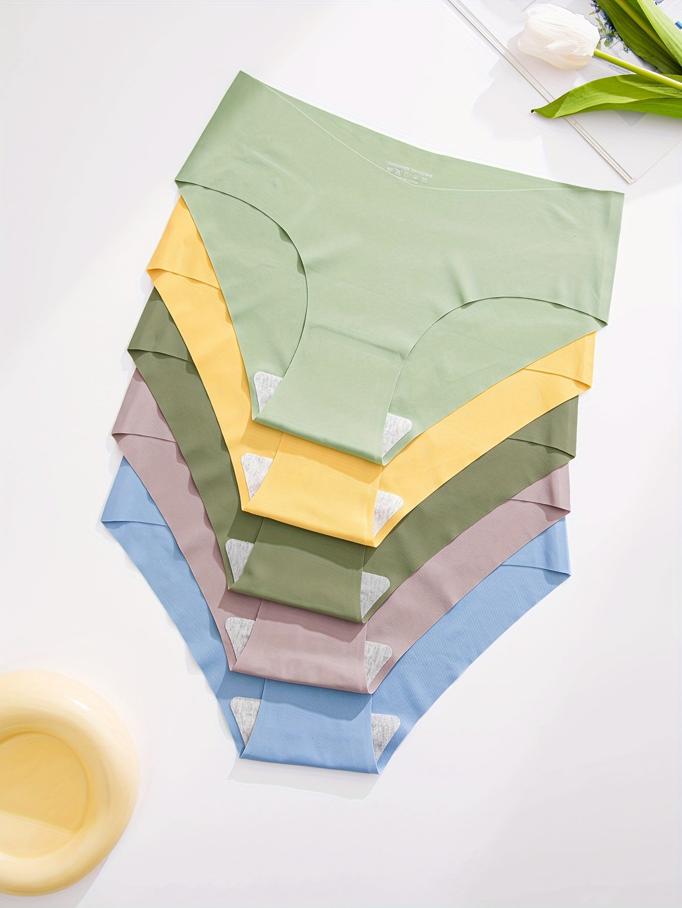 5 бесшовных плотных трусиков из комфортной, дышащей, эластичной ткани. Идеально подходит для женского нижнего белья и трусов.