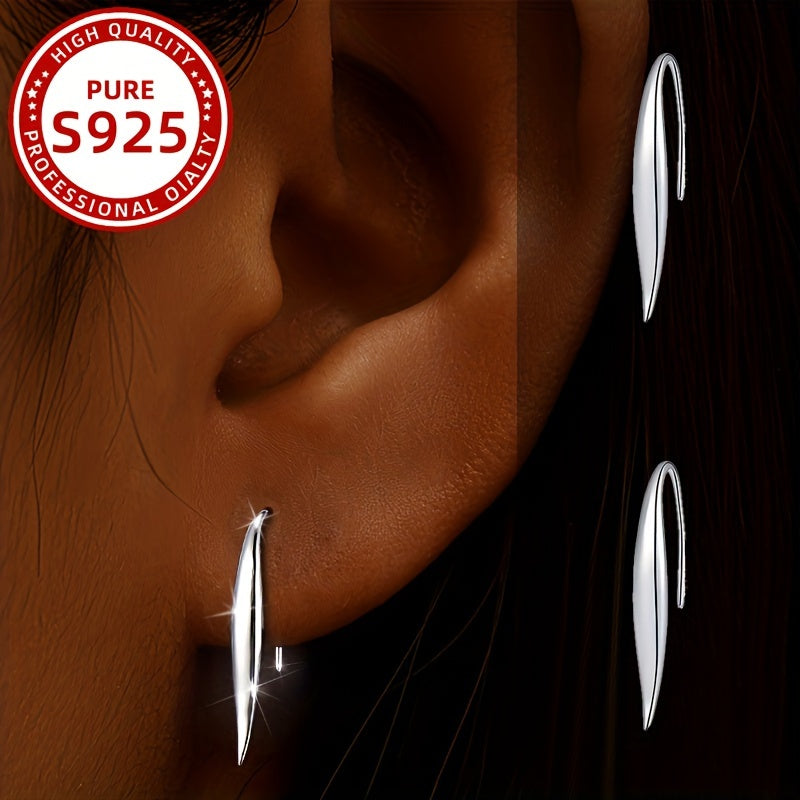 Ushbu nafis to'r vaqti uzuklari soddalik va noziklikni qadrlaydigan ayollar uchun mukammaldir. 925 sterling kumushdan tayyorlangan, og'irligi 3.6g va ularni banketlar, ta'tillar va partiyalarga kiyish uchun mos keladi.