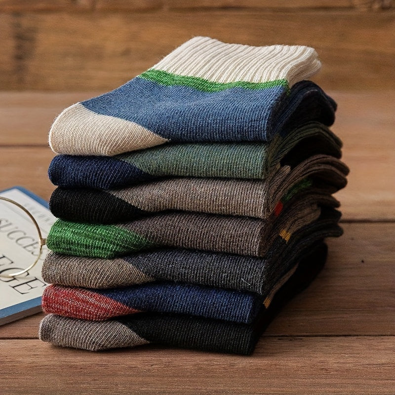 5 ta erkaklar uchun krujka paypoqlari, nafas oladigan, hidga chidamli, teri so'radigan texnologiya va sport va tasodifiy kiyimlar uchun rangli blok dizayni bilan.