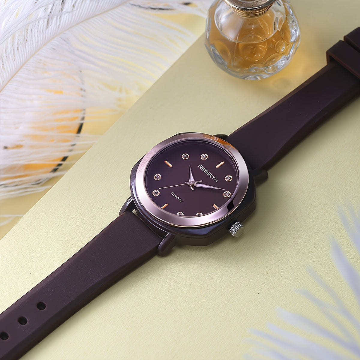 Ayollar uchun kichik kvarts soat, chiroyli silika jel strap va nafis dizayn bilan