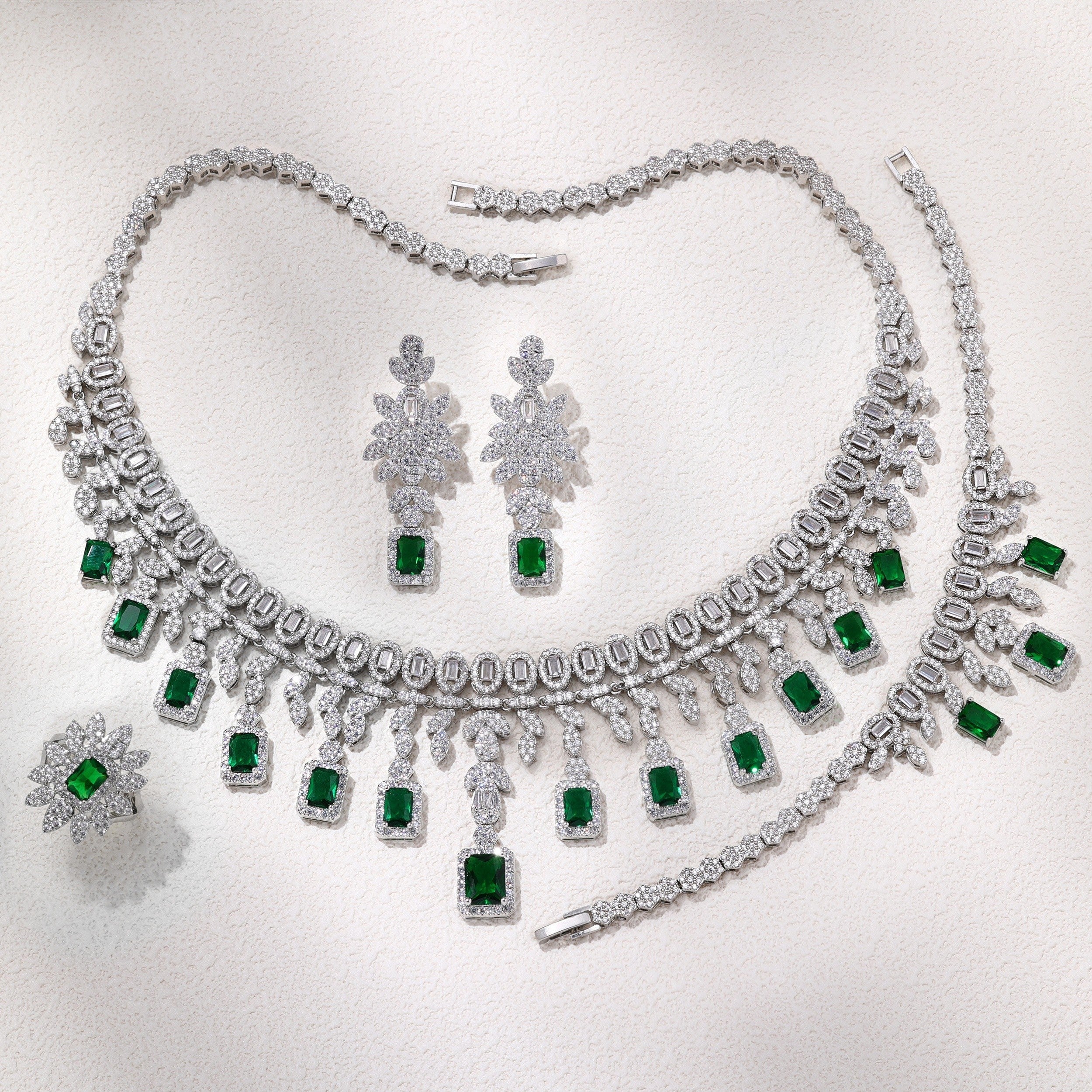 Zarif Ayollar Zargarlik To'plami, 4-qismli Kelinlik To'plami, Sun'iy Kubik Zirkoniya va Misdan iborat, Ramazon, To'y, Ta'til va Yil davomida G'ayrat uchun mukammal