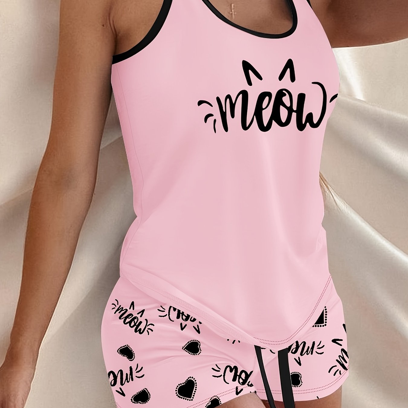 Conjunto de pijama con estampado de corazones y letras para mujer con camiseta sin mangas de cuello redondo y pantalones cortos con cordón