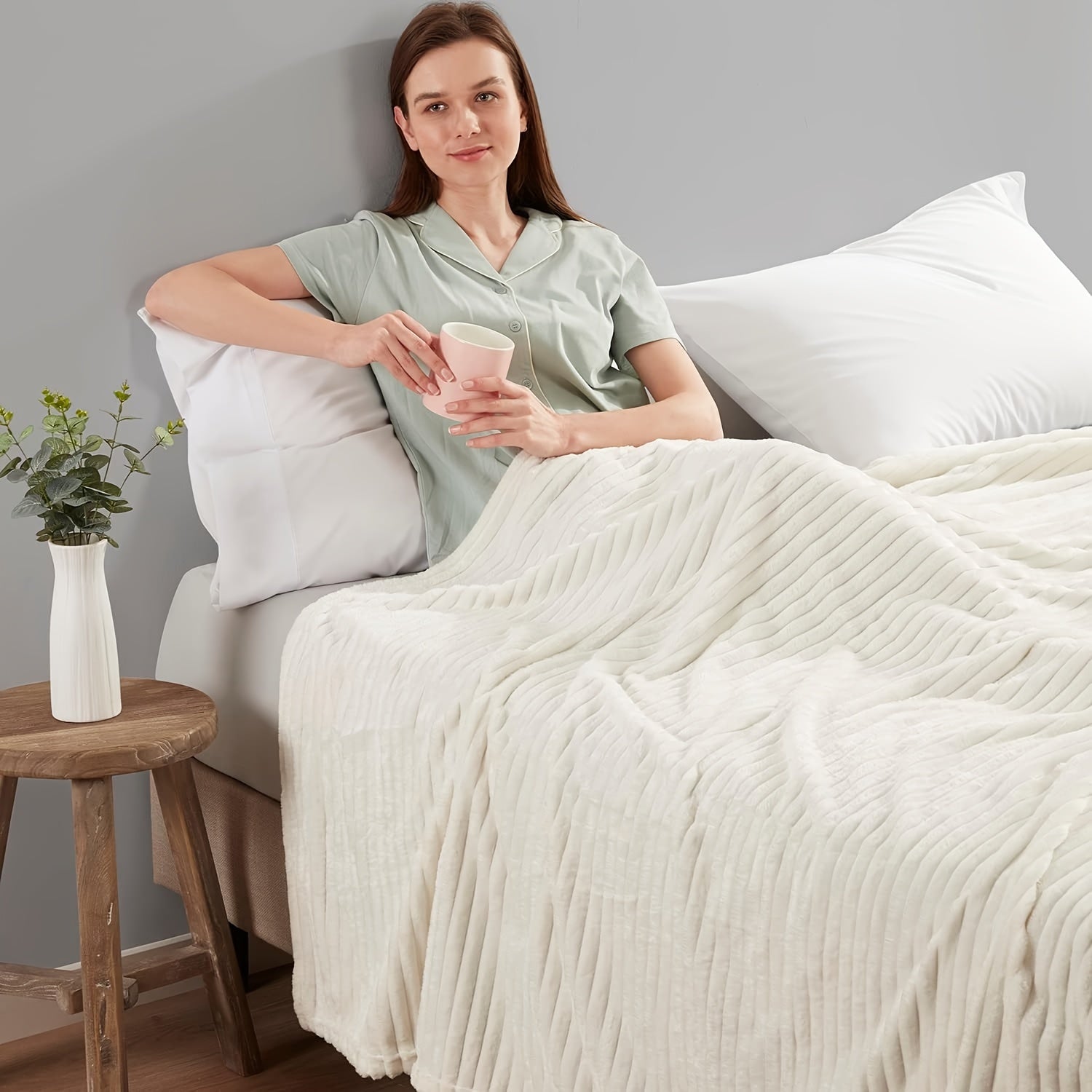 Oversized Microfiber Fleece Throw Blanket with 3D Ribbed Jacquard Design