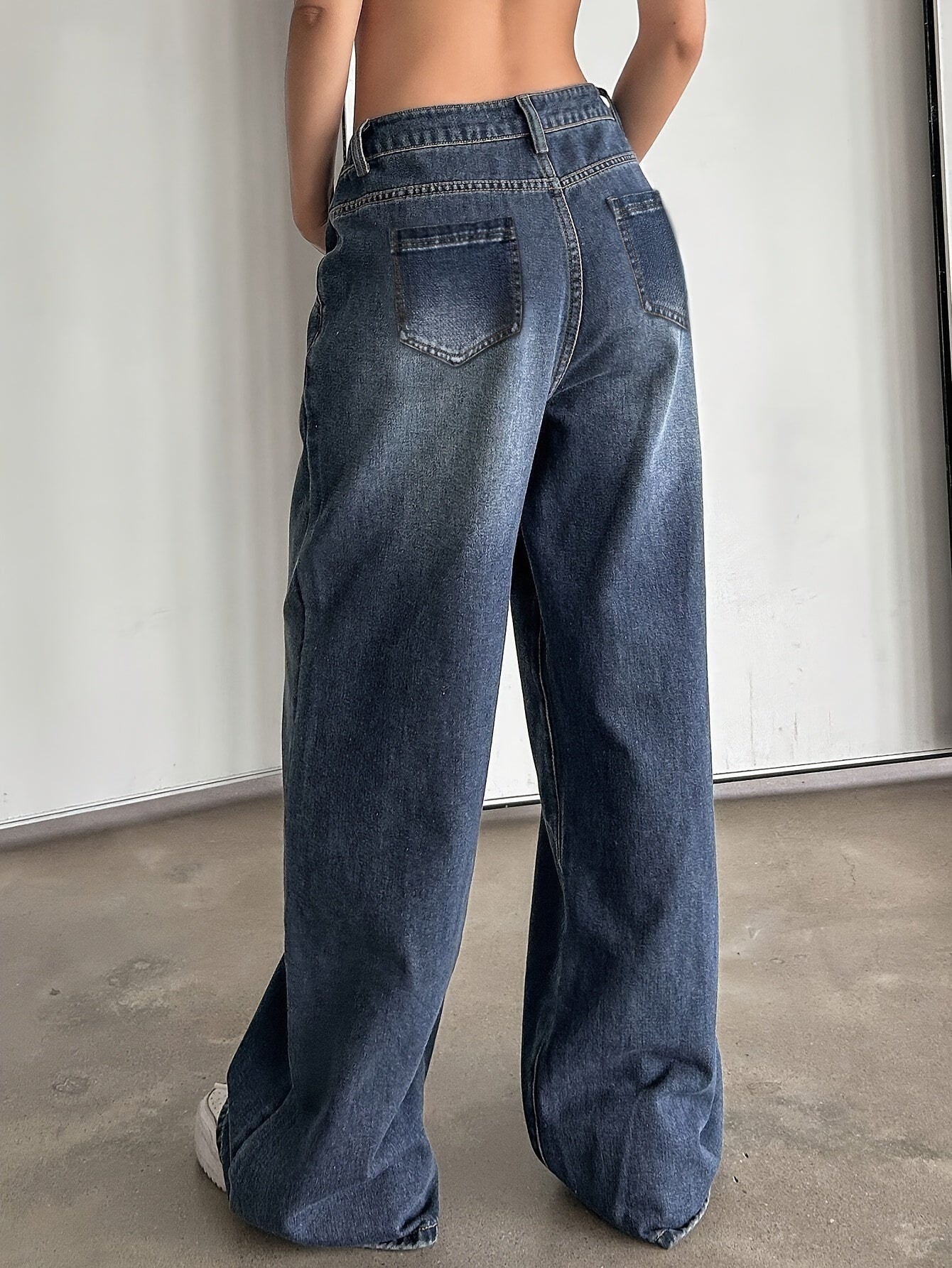Women's Wide Leg Denim Jeans with Multiple Pockets and Vintage Style