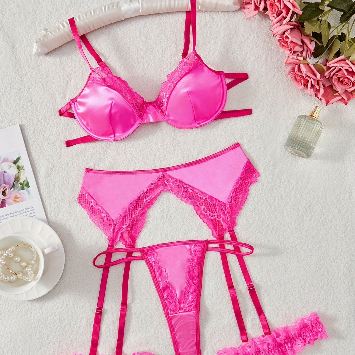 Распродажа Осень/Зима: Женский комплект кружевного бюстгальтера с thong, поясом для чулок и кольцами для ног