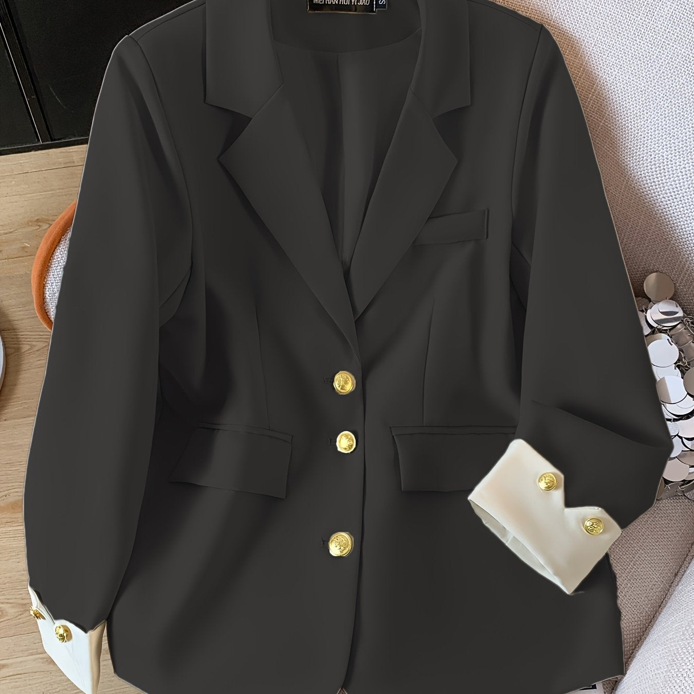 Blazer de poliéster azul claro para mujer con detalles de botones dorados para primavera y otoño

Source:
Women's Light Blue Polyester Blazer with Gold Button Details for Spring and Fall