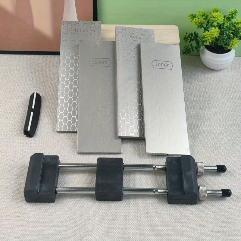 Aniq kesish uchun qattiq burchak tutgichi va asal honeycomb qirqish yuzasi bilan mustahkam pichoq silliqlash qurilmasi.