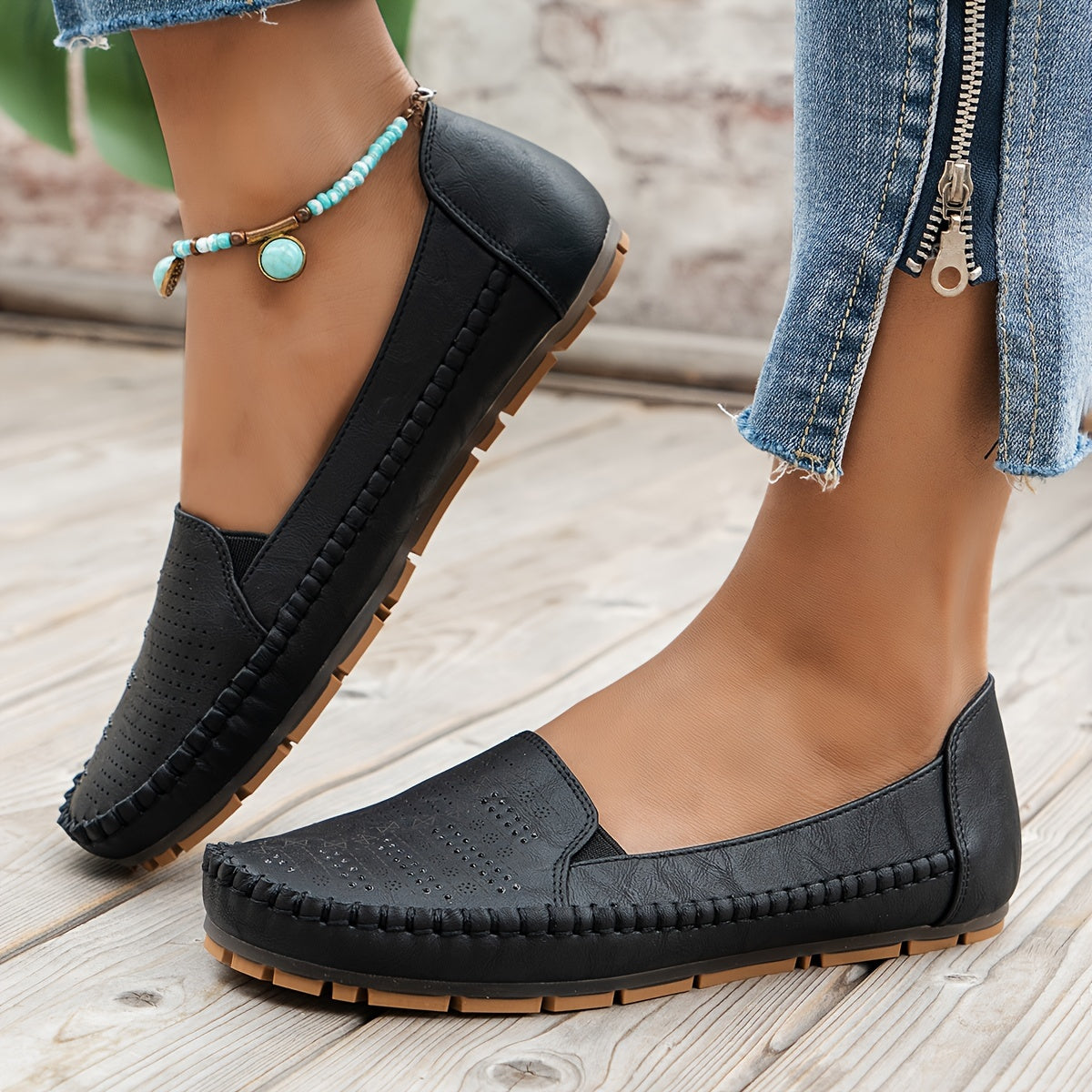 Women's Retro Perforated Flat Shoes Breathable Slip-On Loafers