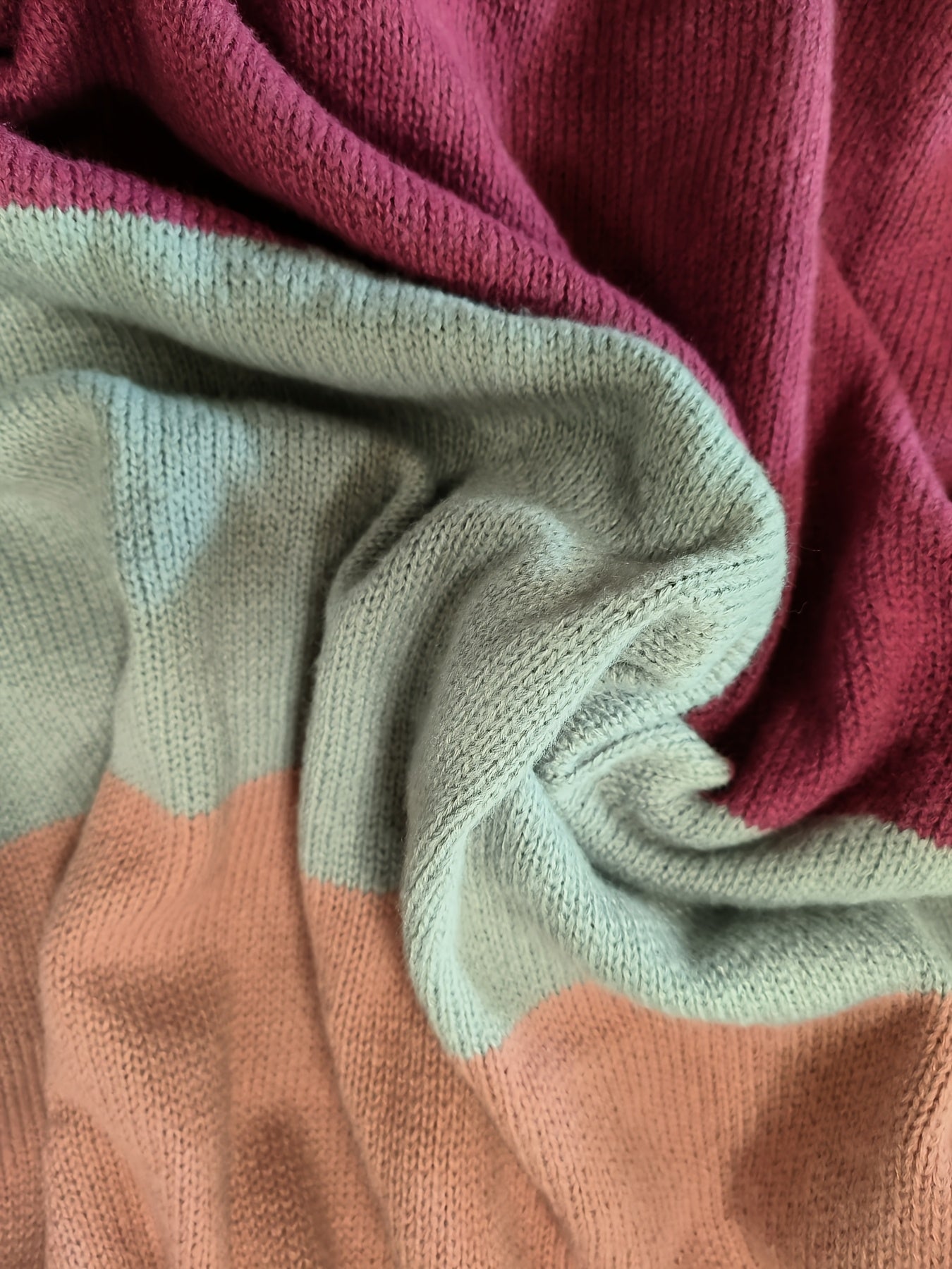 Plus o'lcham ayollar uchun kapşonli sviter, katta o'lchamli, rang blokli, uzun qo'lli, cho'ntaklar bilan