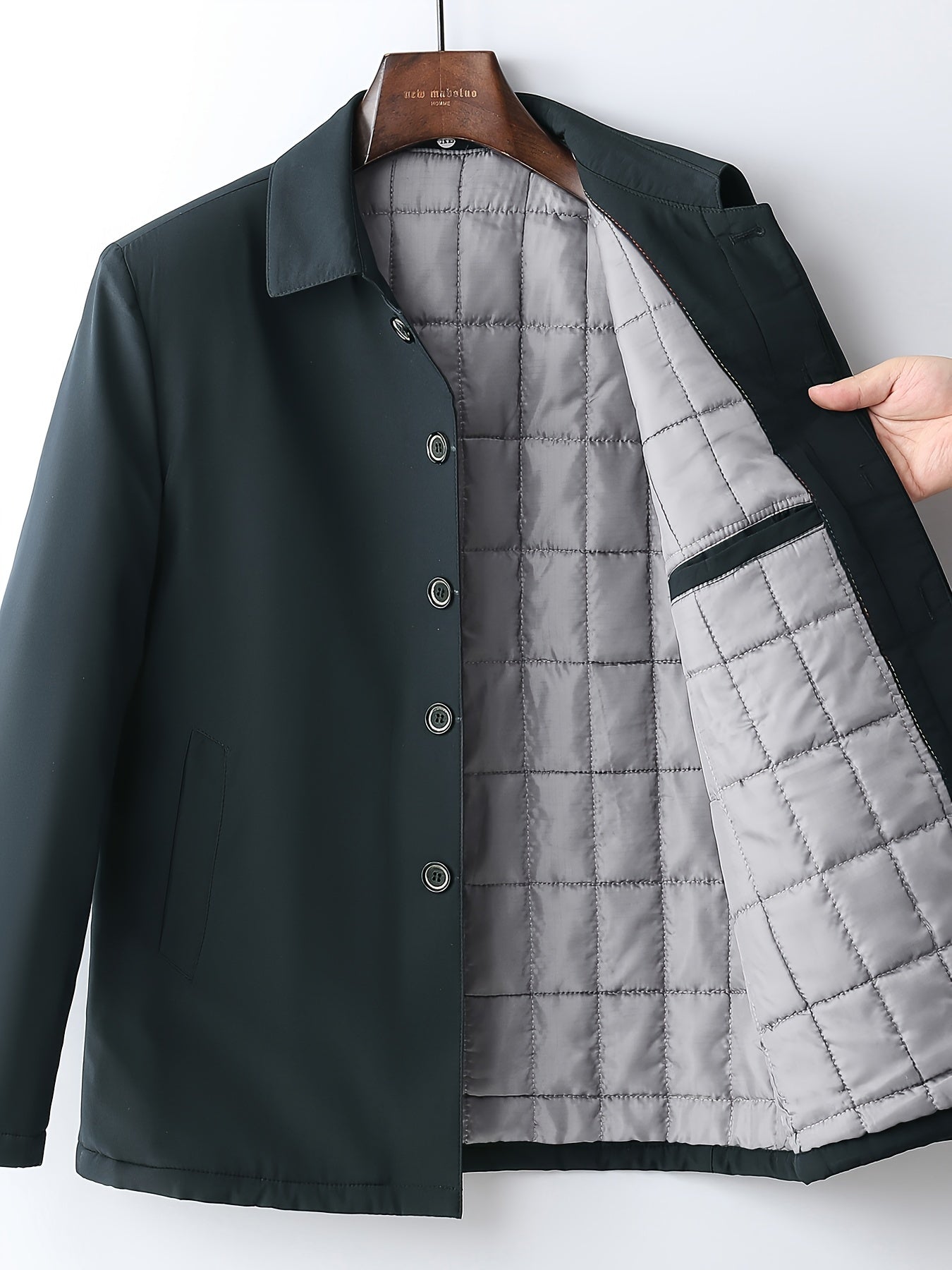 Erkaklar uchun premium qattiq rangli kuz/qish palto, issiqlik uchun qalinlashtirilgan polyesterdan tayyorlangan, lapel yaka, oddiy kesim va to'liq astarlangan, qari erkaklar uchun.