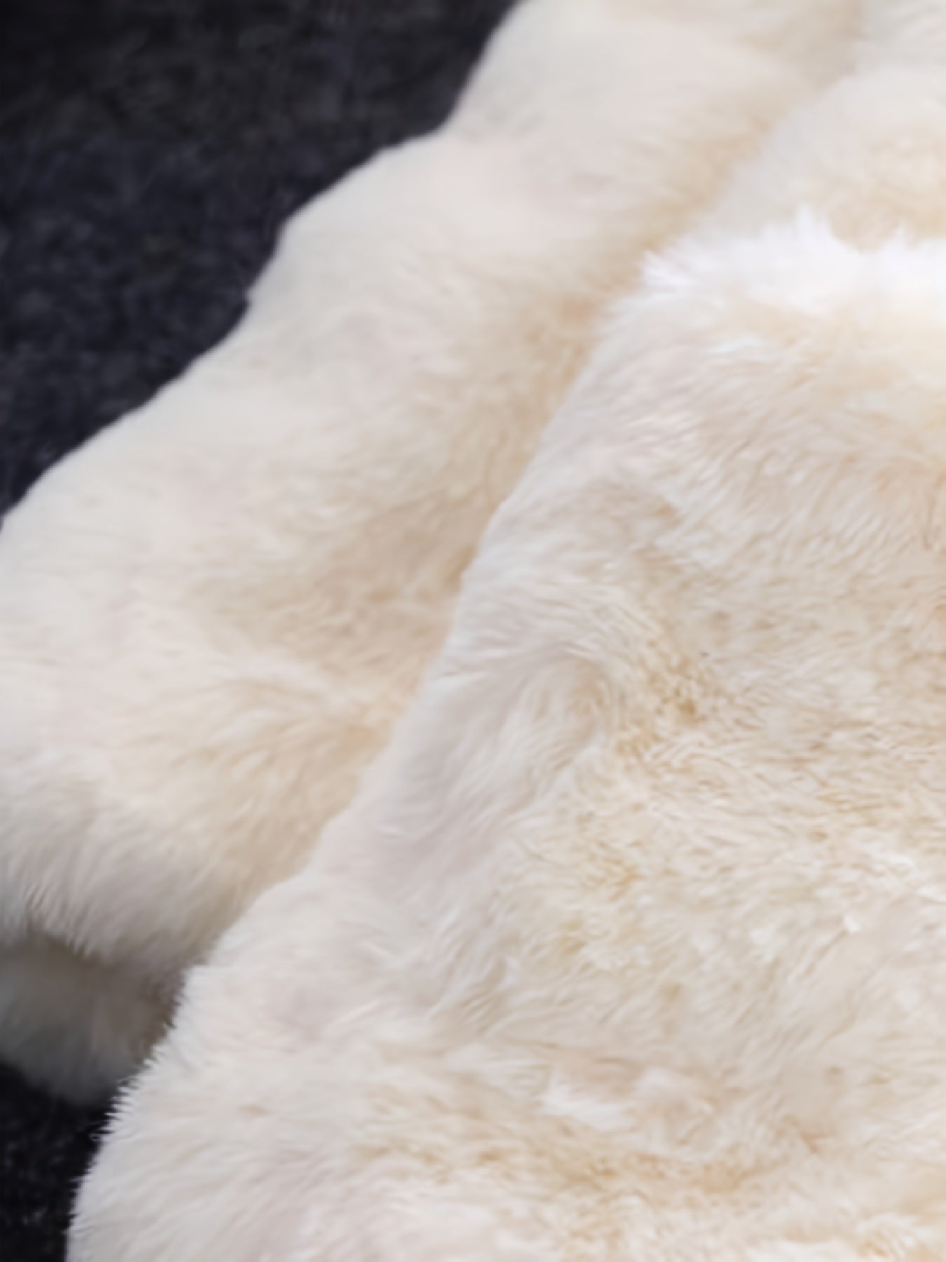 Qizlar uchun ayiq quloqli, yumshoq polyester aralashmasidan tayyorlangan, mashinada yuviladigan kapüşonli jaket