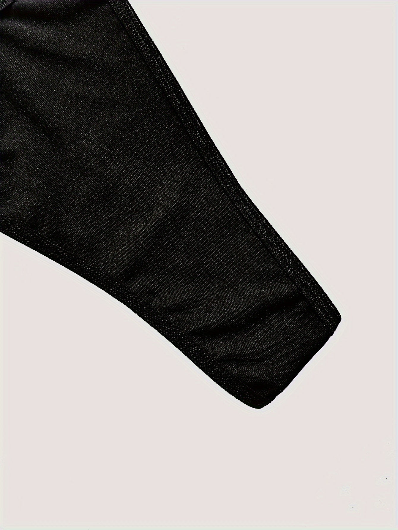 Women's Low-Rise Thong Lingerie with Heart-Shaped Detailing in Solid Color