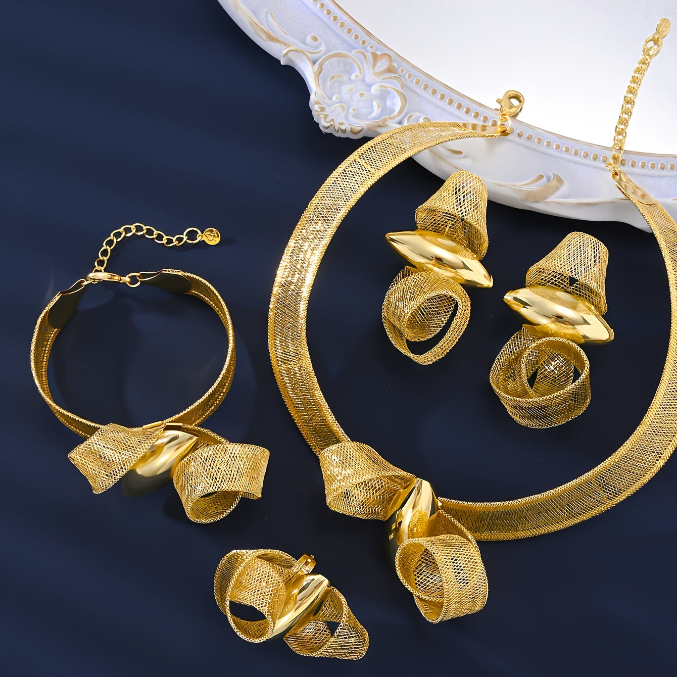 Vintage Arabian Style 18K Gold Plated Copper Jewelry Set with Necklace Earrings Ring Bracelet for Wedding Party Gift