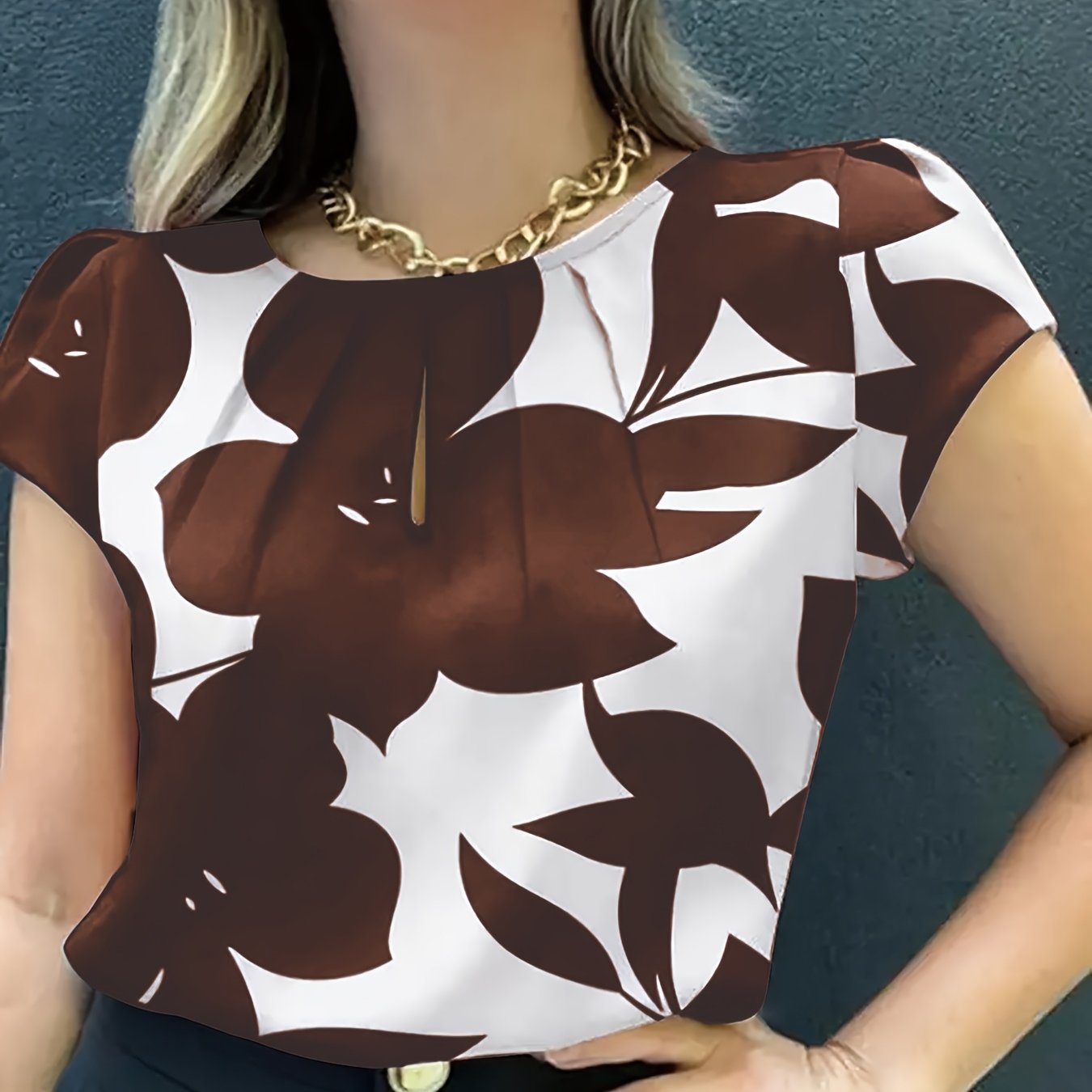 Camisa de manga corta con estampado floral casual para mujer, de poliéster, cuello redondo, ajuste suelto, top de verano